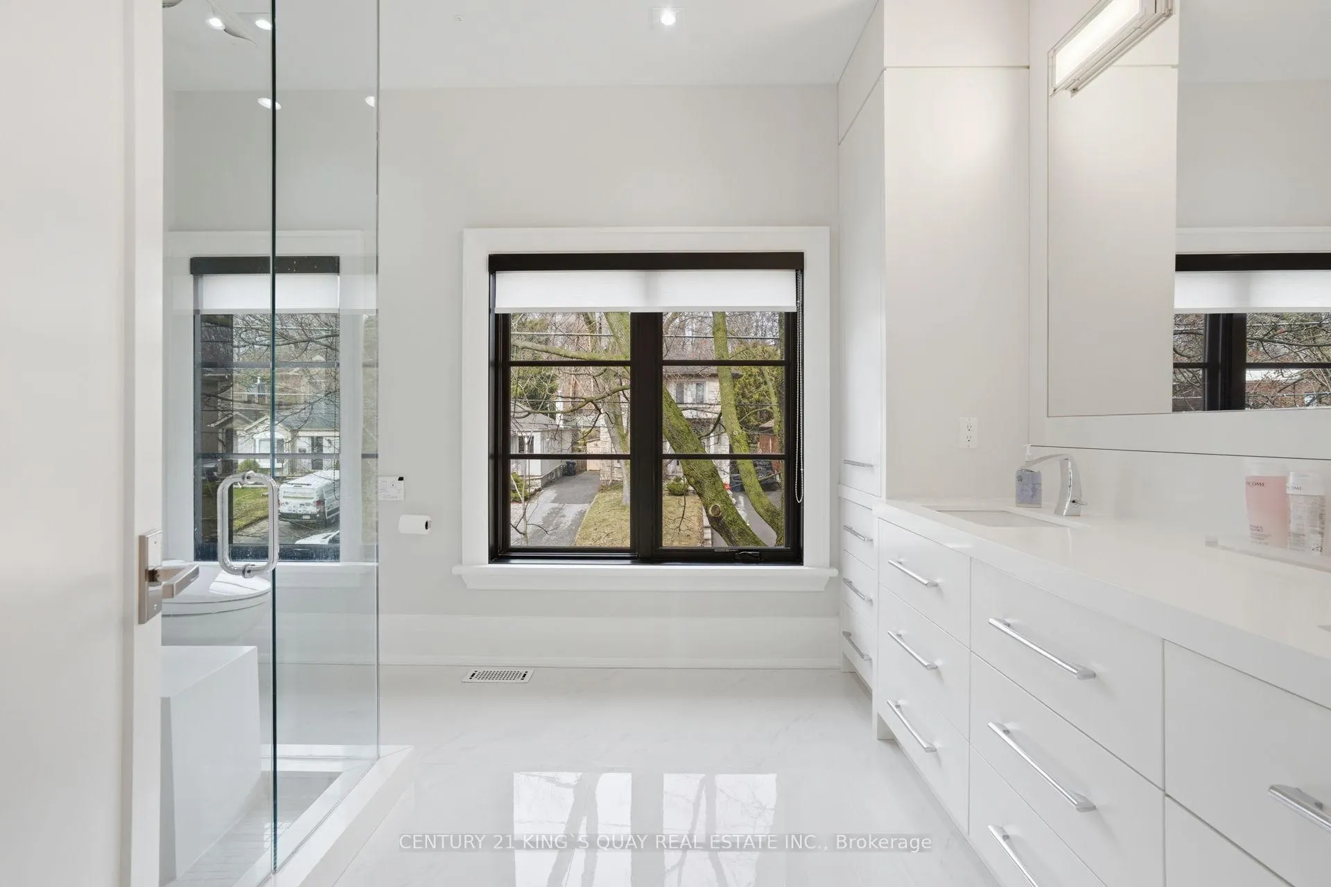 Photo 23 of 33 Nesbitt Drive, Toronto, Leaside — HOMEH