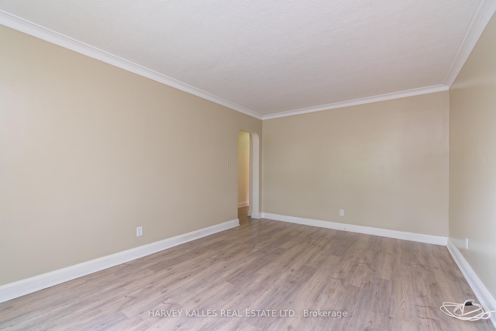 Photo 3 of Unit 2, 44 Pharmacy Avenue, Scarborough, Oakridge — HOMEH