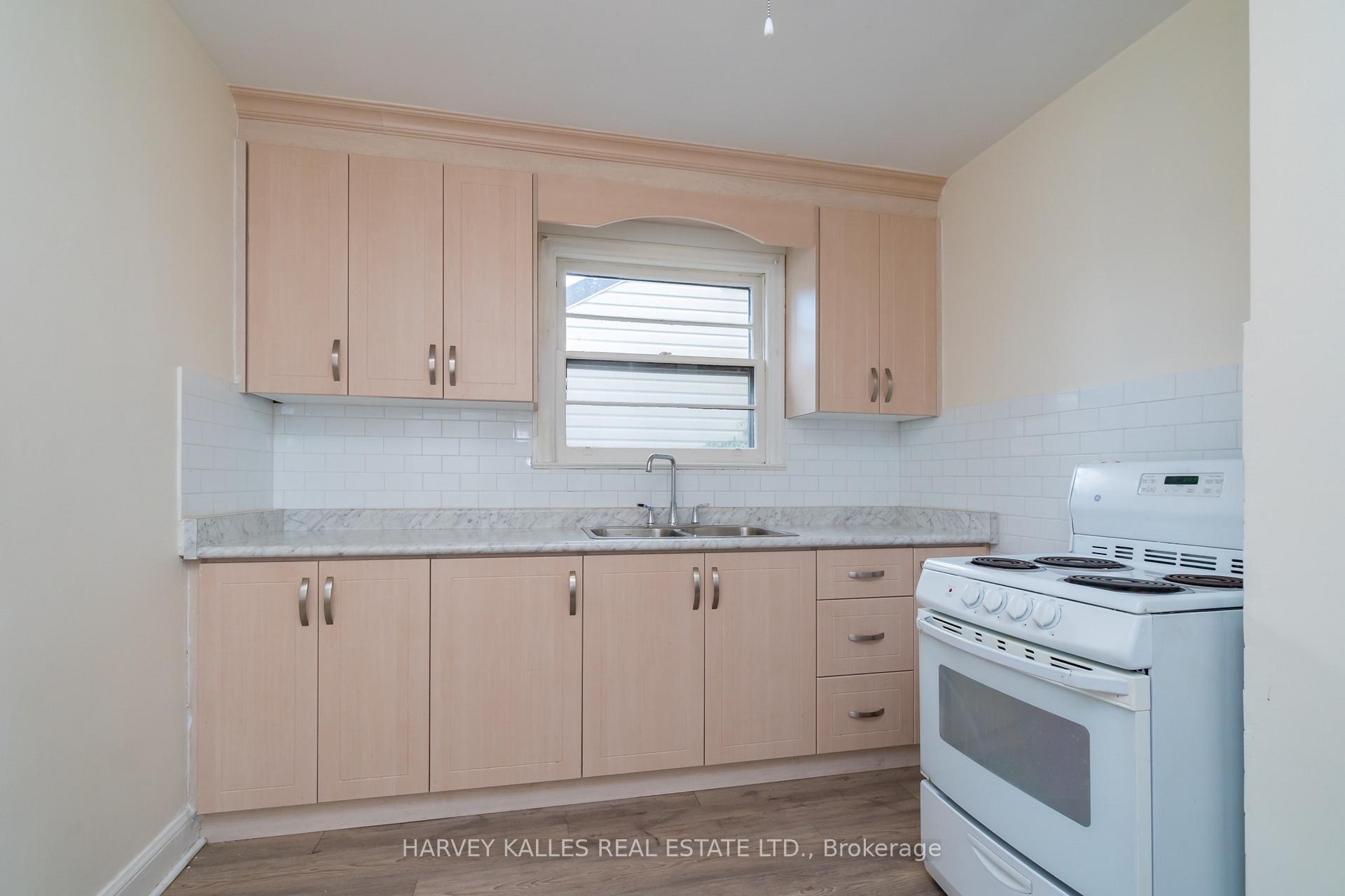 Photo 4 of Unit 2, 44 Pharmacy Avenue, Scarborough, Oakridge — HOMEH