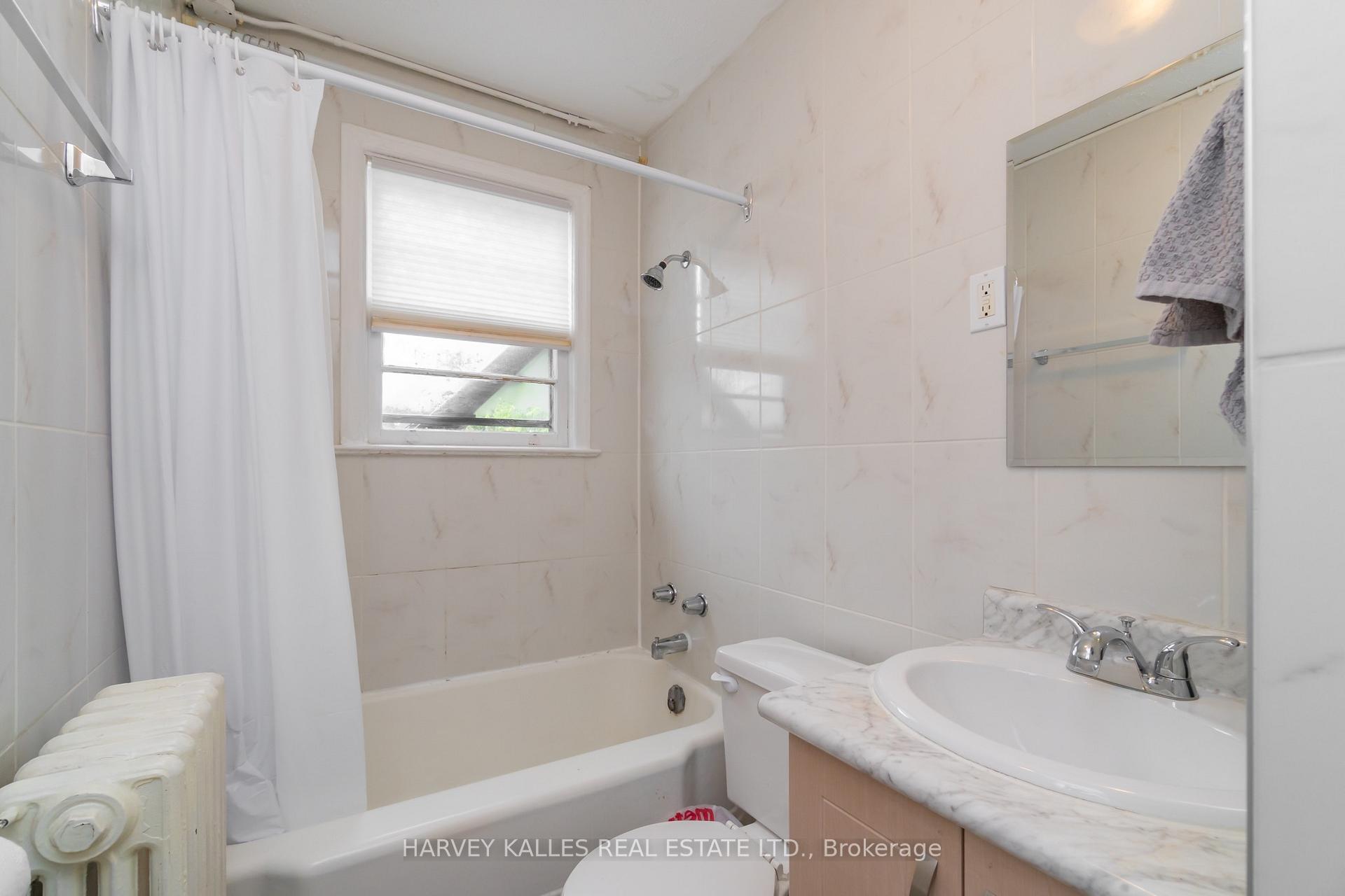 Photo 9 of Unit 2, 44 Pharmacy Avenue, Scarborough, Oakridge — HOMEH