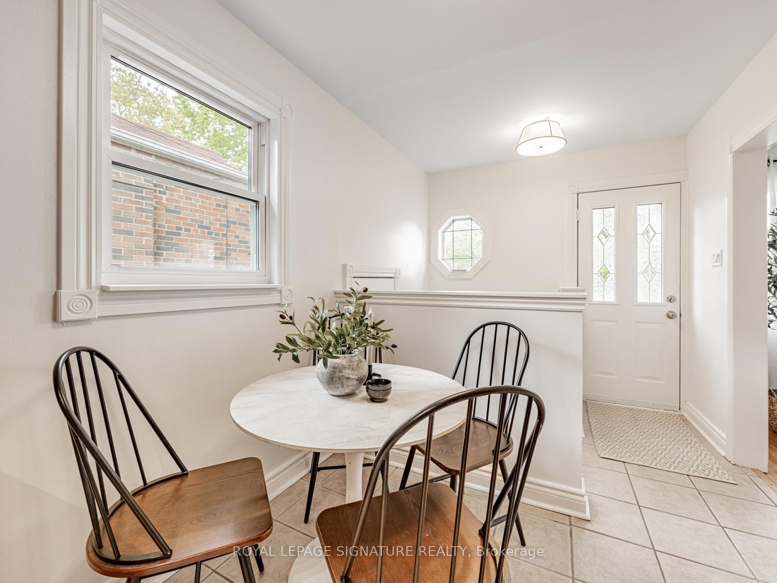 Photo 4 of 261 Warden Avenue, Scarborough, Birchcliffe-Cliffside — HOMEH
