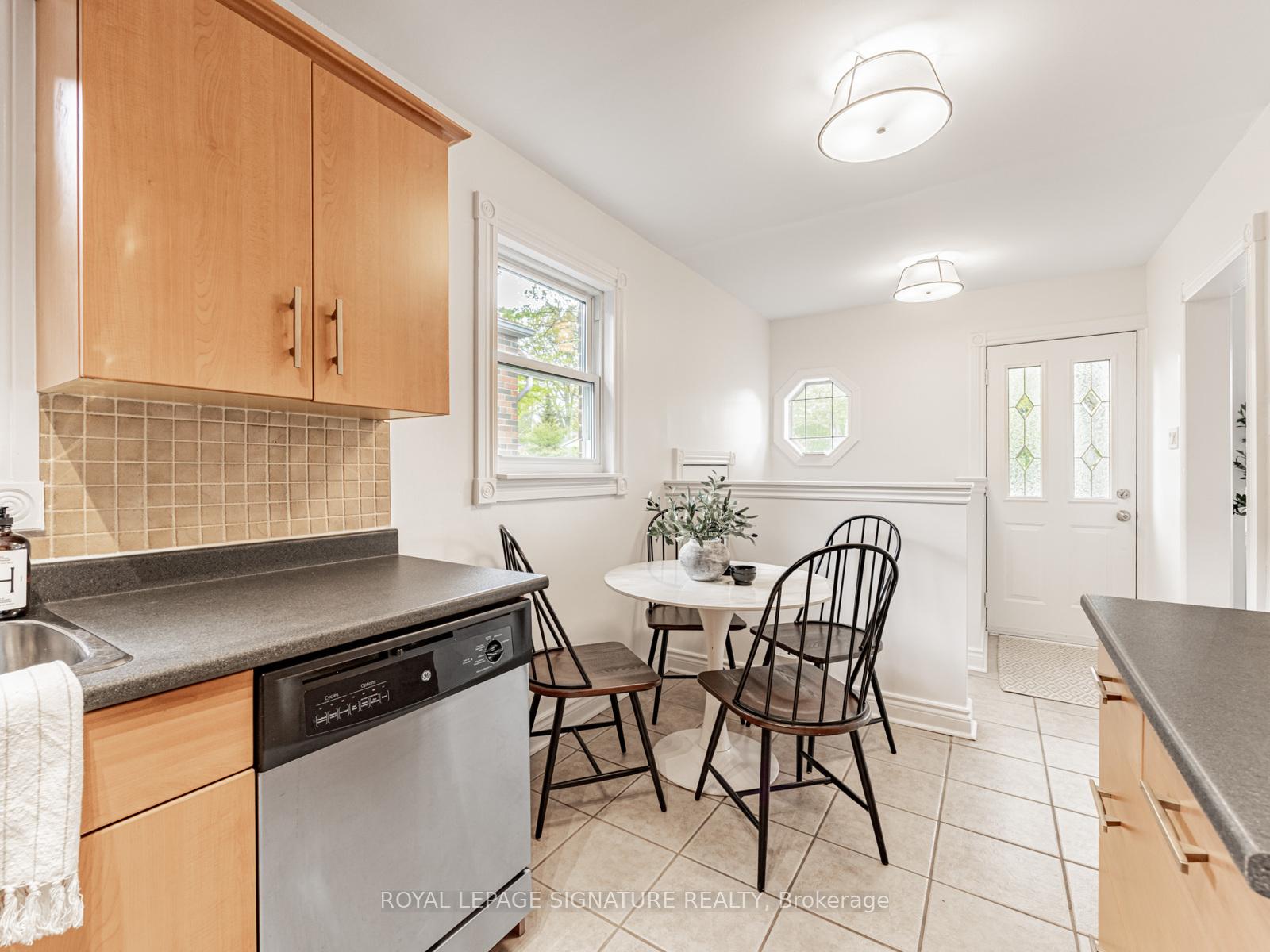Photo 5 of 261 Warden Avenue, Scarborough, Birchcliffe-Cliffside — HOMEH