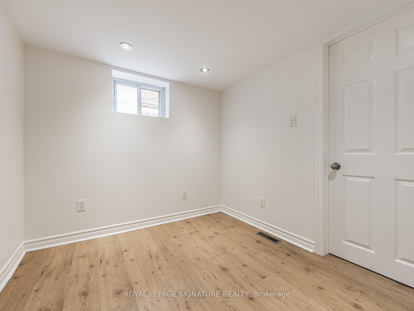 Photo 32 of 261 Warden Avenue, Scarborough, Birchcliffe-Cliffside — HOMEH