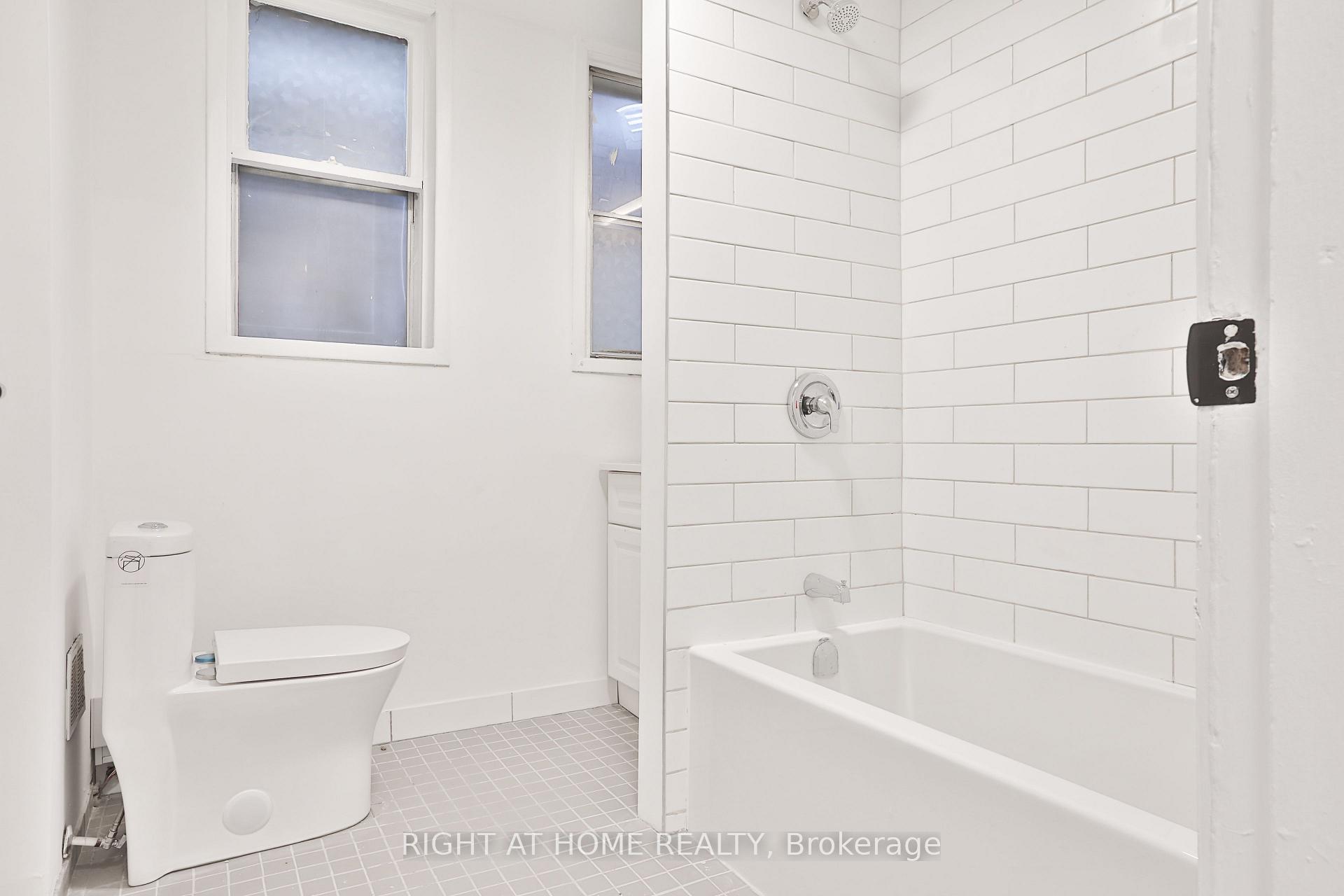 Photo 7 of Unit 2F, 550 College Street, Toronto, Palmerston-Little Italy — HOMEH