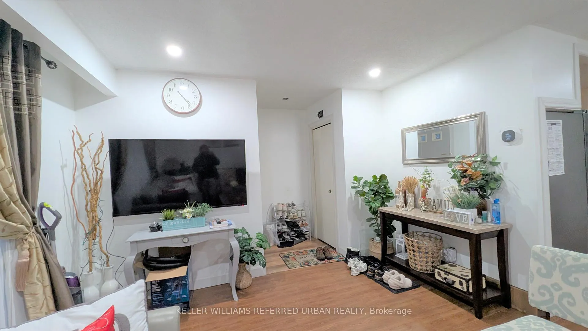 Photo 3 of Unit Main, 6532 Kuhn Crescent, Niagara Falls, West Wood — HOMEH