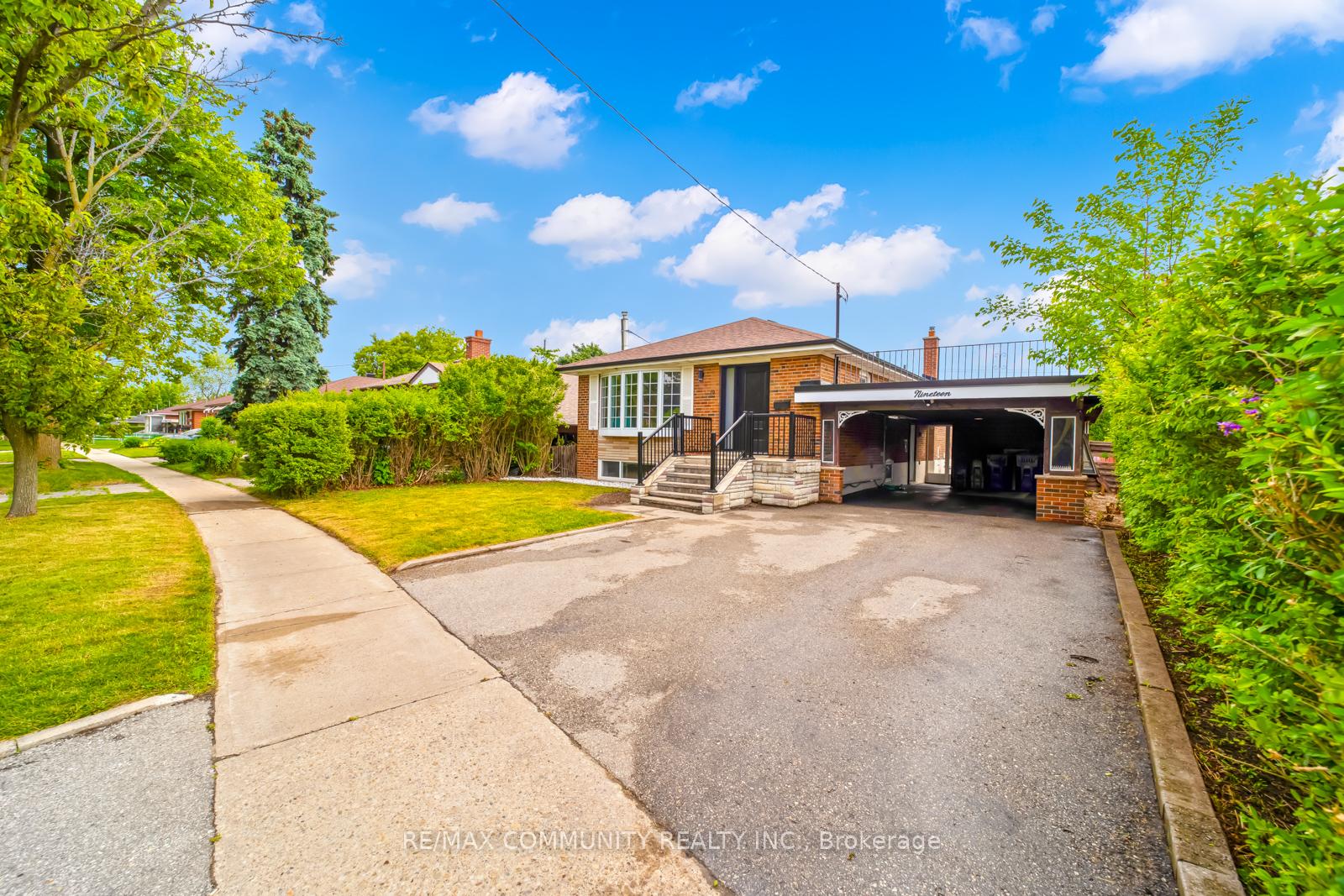 Photo 3 of 19 Stephenfrank Road, Scarborough, Bendale — HOMEH