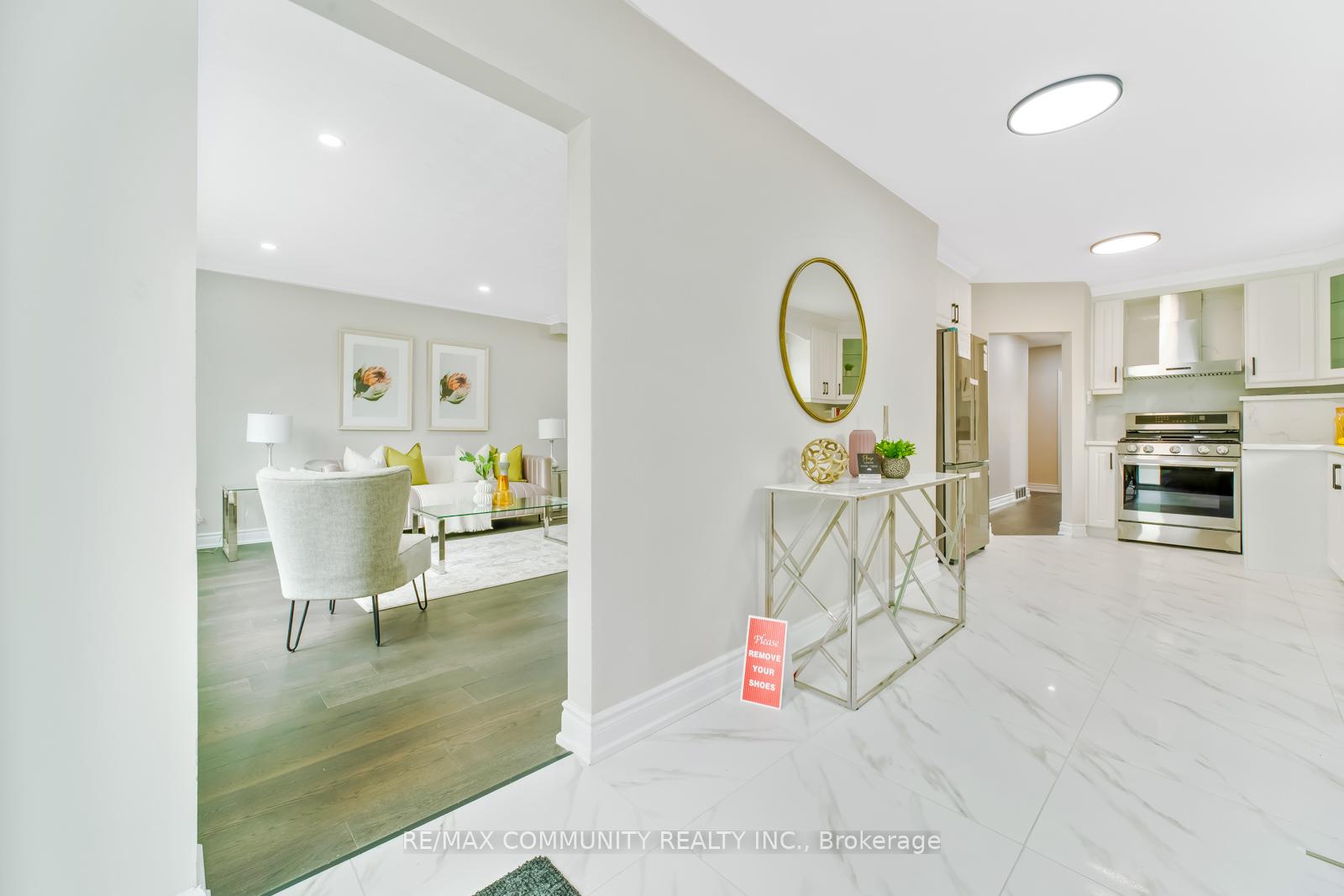 Photo 5 of 19 Stephenfrank Road, Scarborough, Bendale — HOMEH