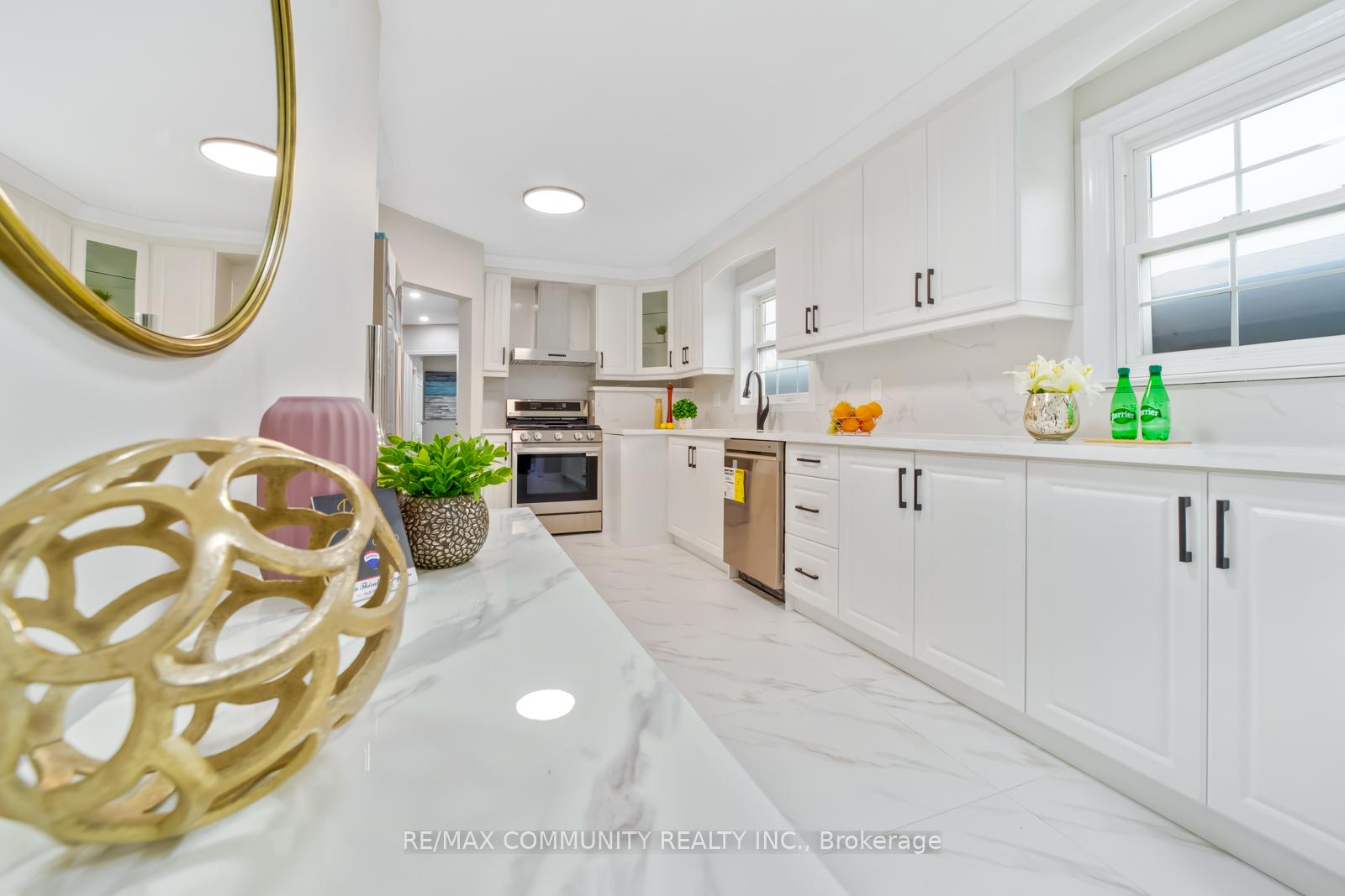 Photo 13 of 19 Stephenfrank Road, Scarborough, Bendale — HOMEH
