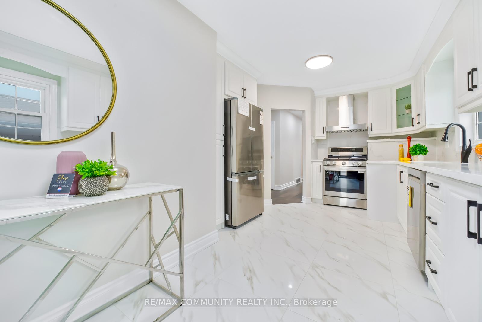 Photo 15 of 19 Stephenfrank Road, Scarborough, Bendale — HOMEH
