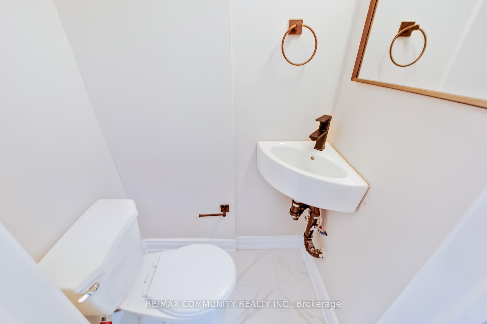 Photo 18 of 19 Stephenfrank Road, Scarborough, Bendale — HOMEH