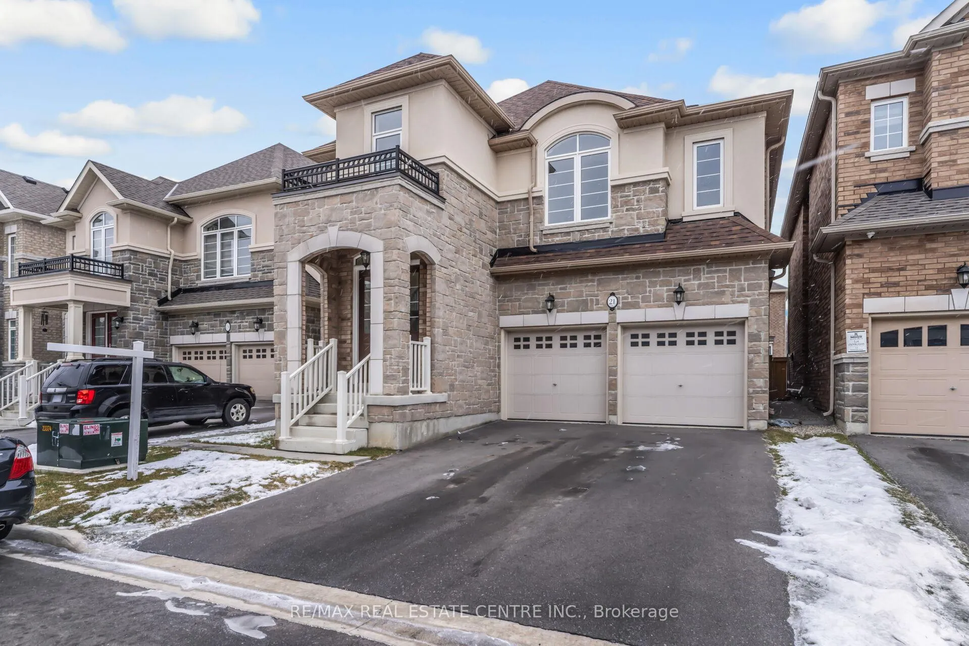 Photo 2 of 21 Kambalda Road, Brampton, Northwest Brampton — HOMEH