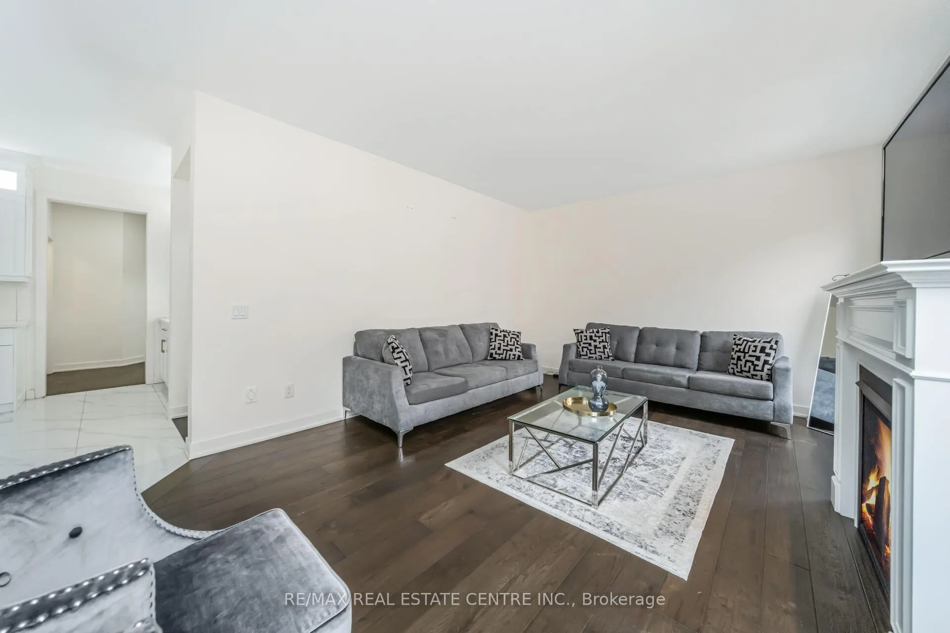 Photo 13 of 21 Kambalda Road, Brampton, Northwest Brampton — HOMEH
