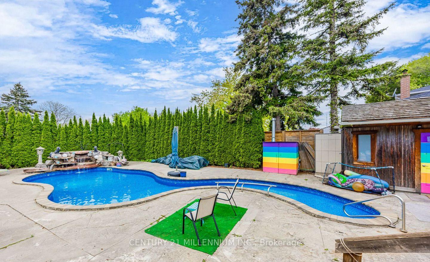 Photo 2 of 15 Benary Crescent, Scarborough, Woburn — HOMEH