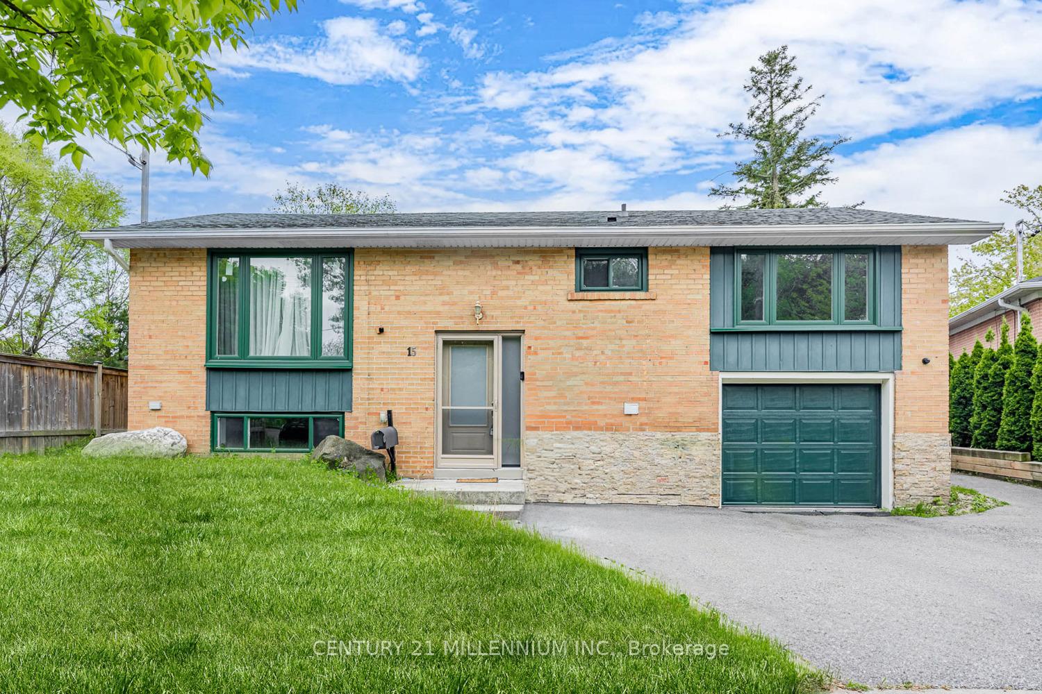 Photo 3 of 15 Benary Crescent, Scarborough, Woburn — HOMEH