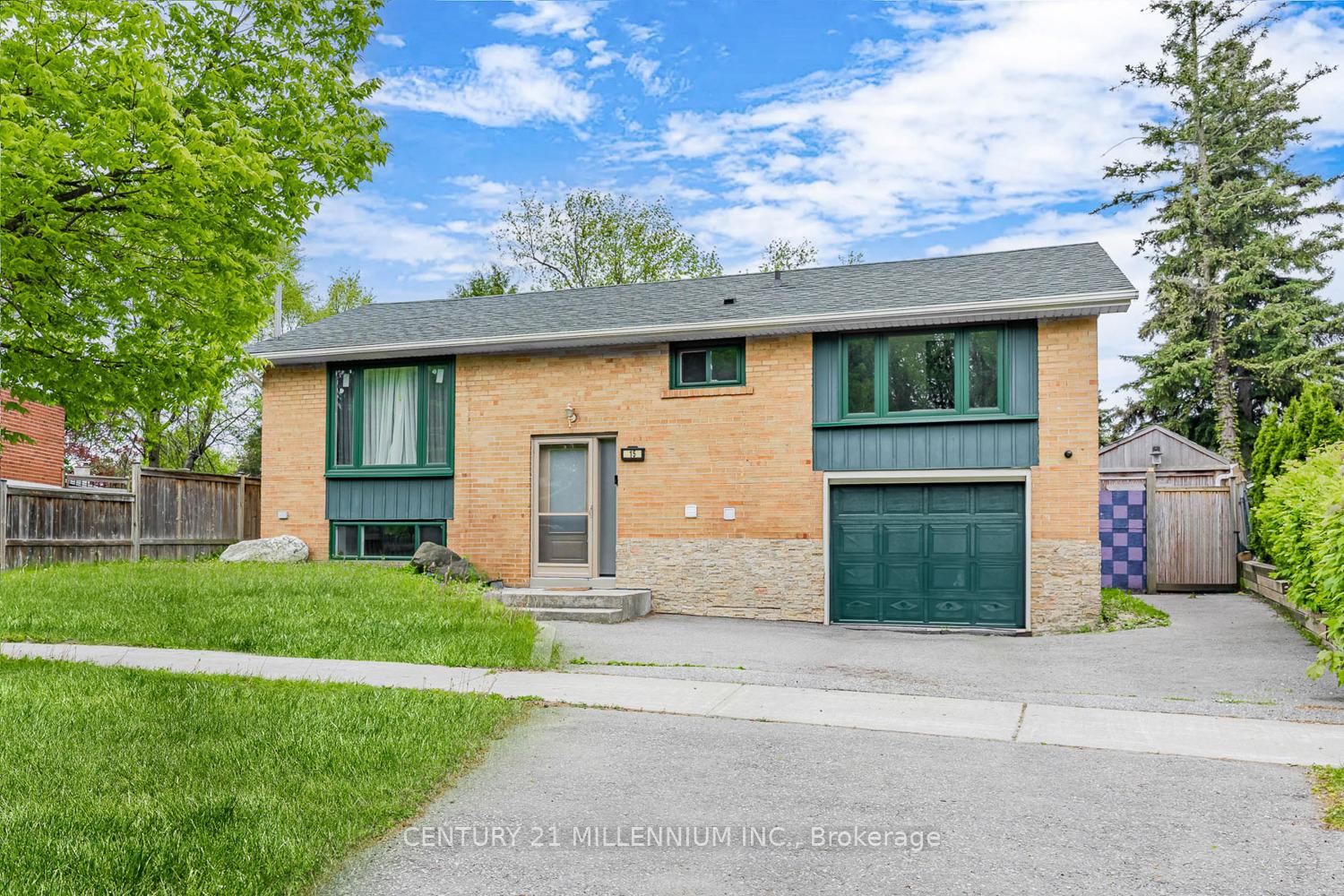 Photo 4 of 15 Benary Crescent, Scarborough, Woburn — HOMEH