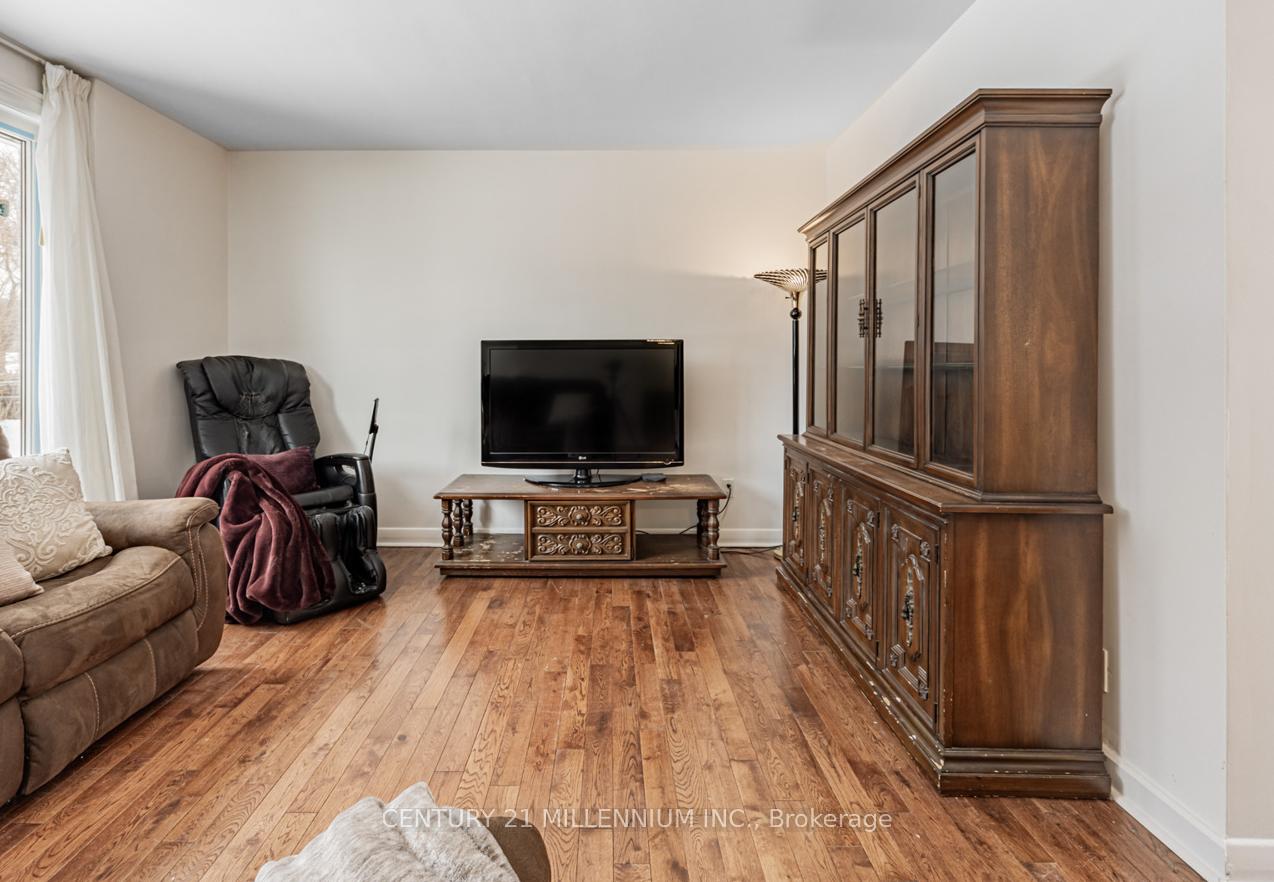 Photo 8 of 15 Benary Crescent, Scarborough, Woburn — HOMEH