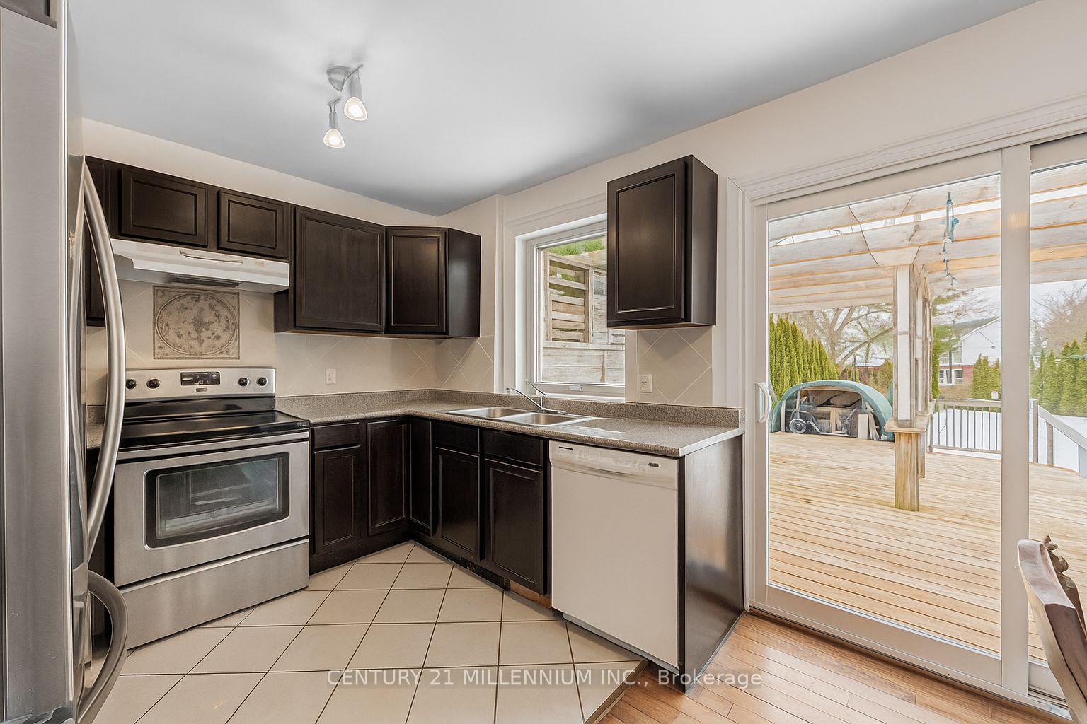Photo 16 of 15 Benary Crescent, Scarborough, Woburn — HOMEH