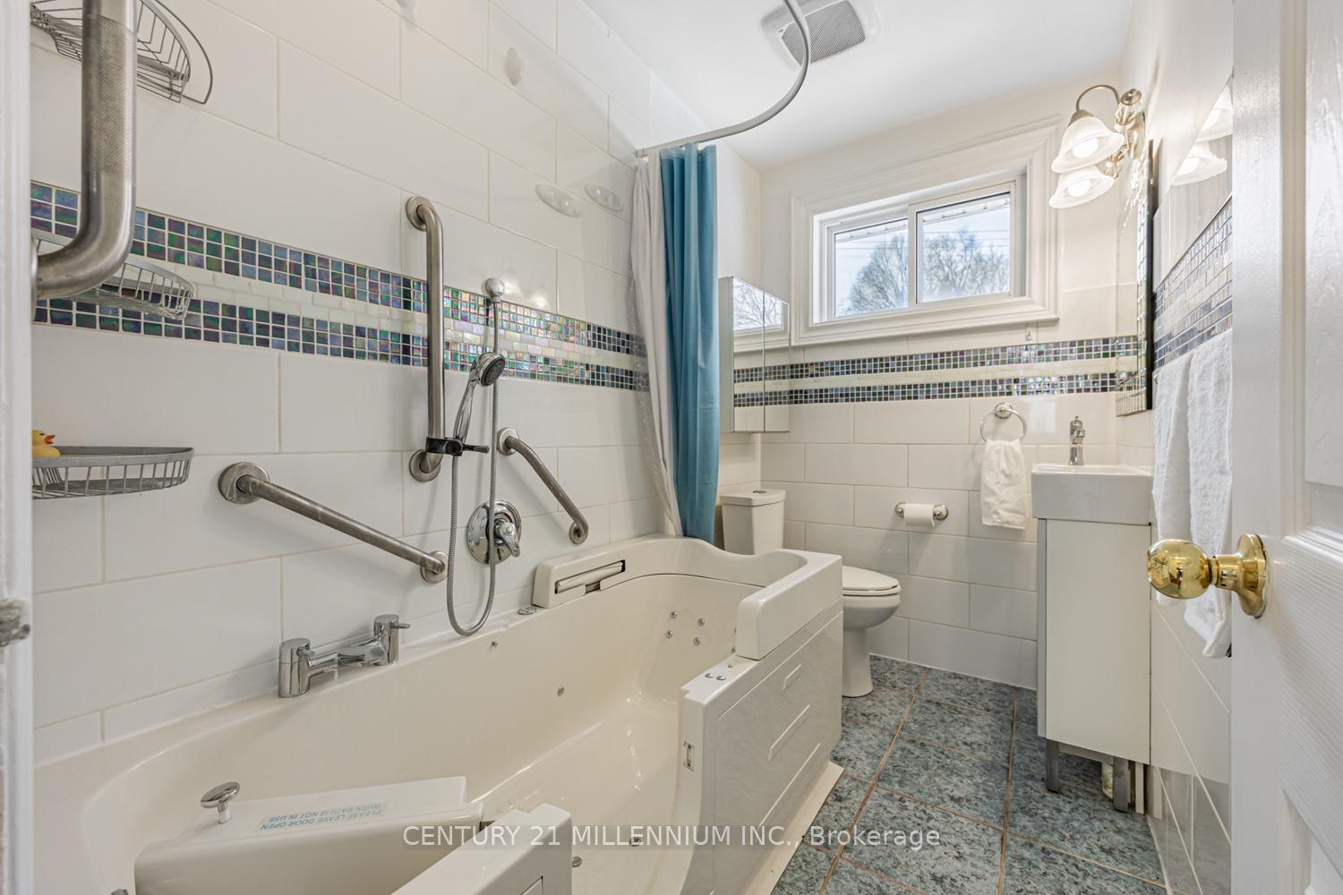 Photo 24 of 15 Benary Crescent, Scarborough, Woburn — HOMEH