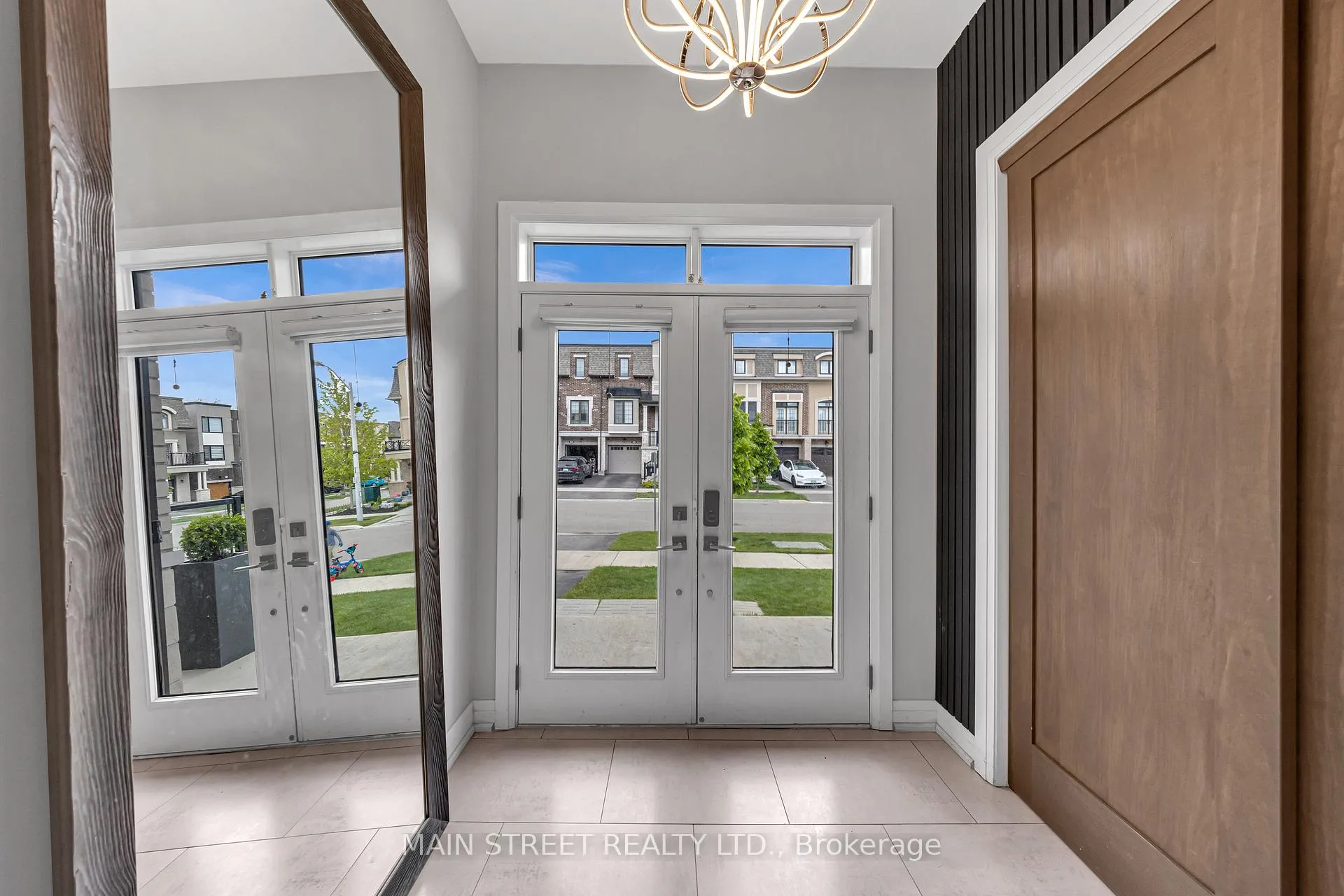 Photo 2 of 6 Vaudeville Drive, Etobicoke, Alderwood — HOMEH