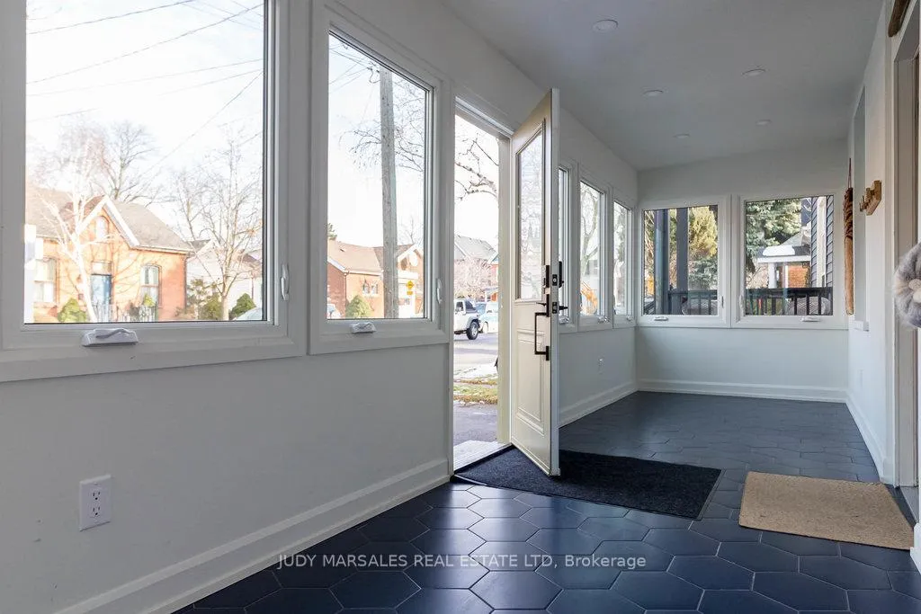 Photo 4 of 47 Tom Street, Hamilton, Strathcona — HOMEH