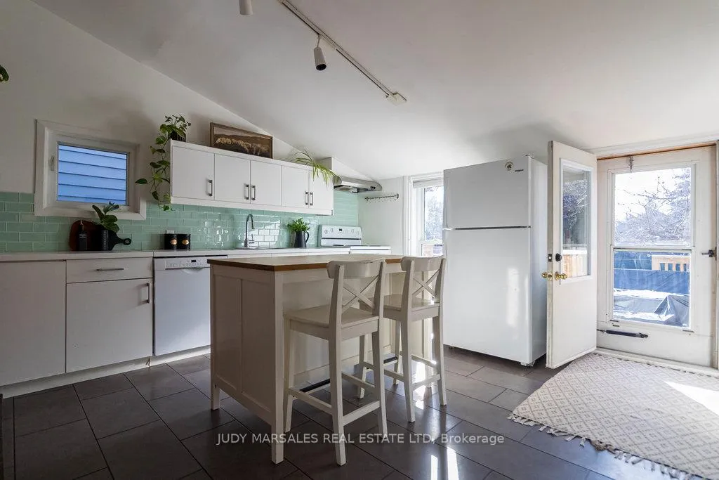 Photo 13 of 47 Tom Street, Hamilton, Strathcona — HOMEH