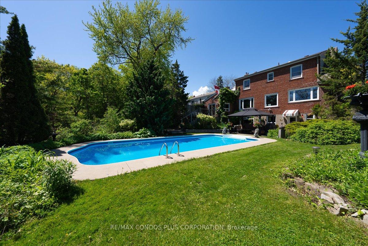 Photo 1 of 11 Ridgemoor Avenue, Scarborough, Birchcliffe-Cliffside — HOMEH