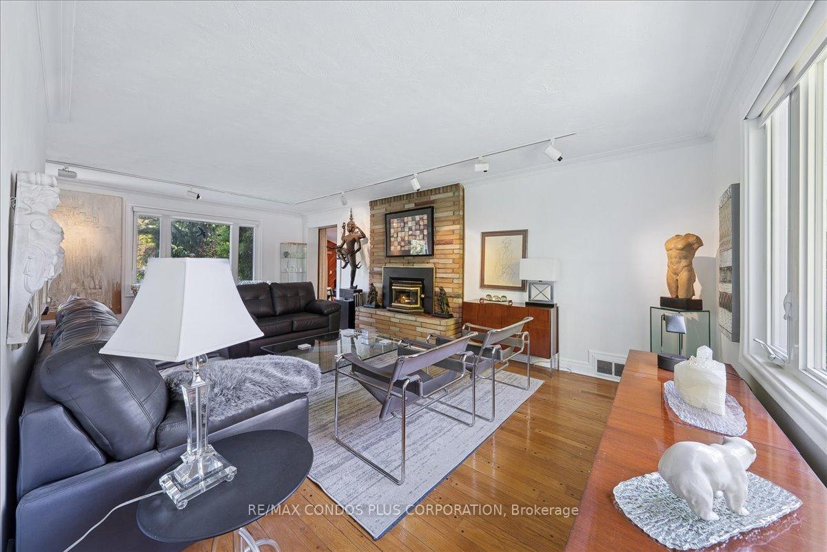 Photo 5 of 11 Ridgemoor Avenue, Scarborough, Birchcliffe-Cliffside — HOMEH
