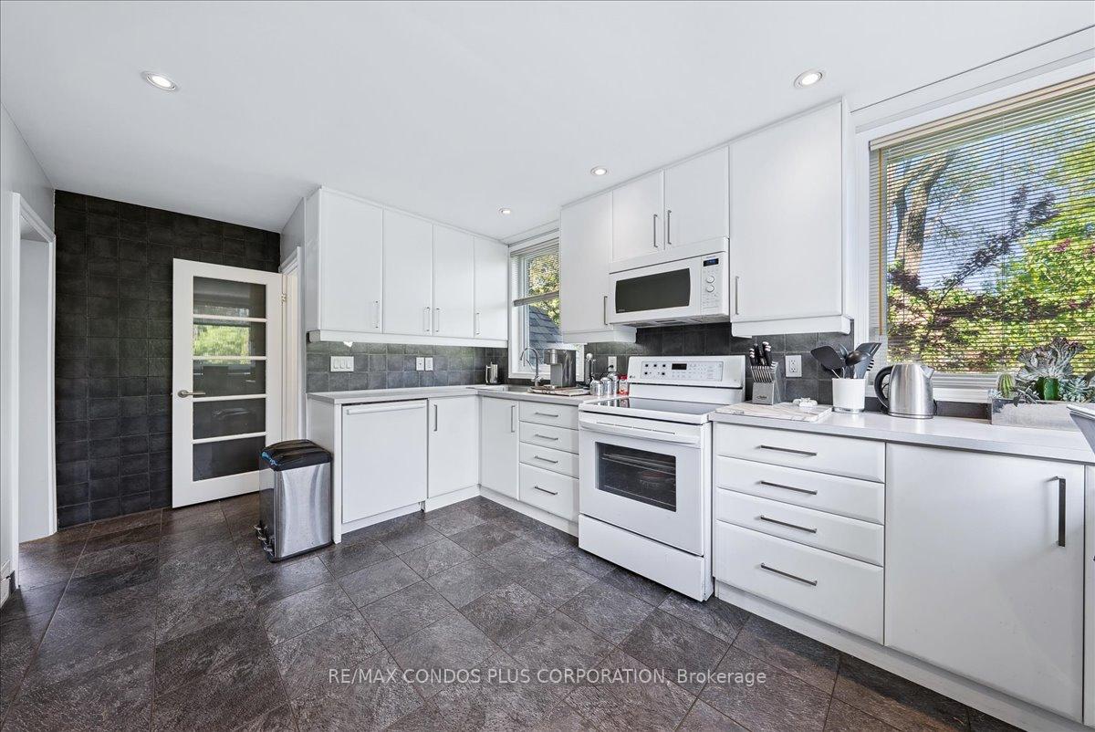 Photo 8 of 11 Ridgemoor Avenue, Scarborough, Birchcliffe-Cliffside — HOMEH