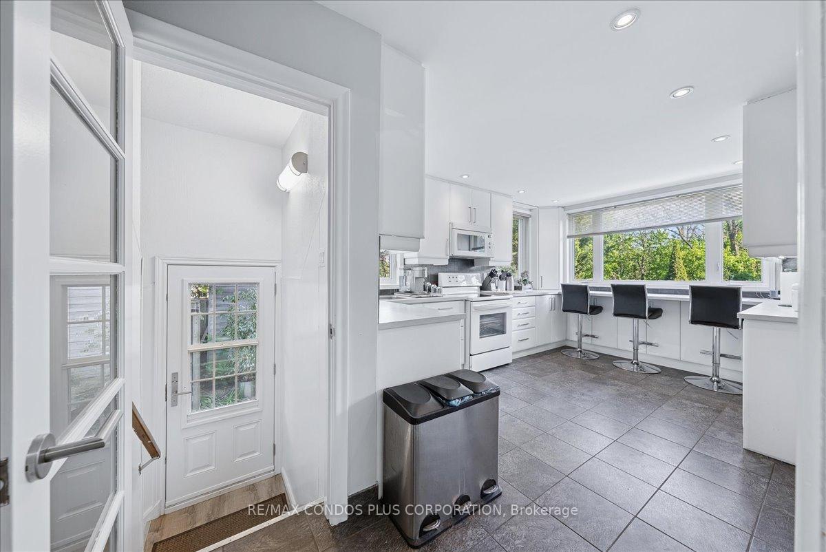 Photo 10 of 11 Ridgemoor Avenue, Scarborough, Birchcliffe-Cliffside — HOMEH