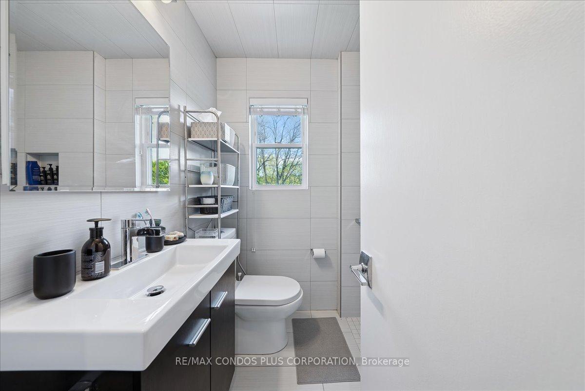 Photo 15 of 11 Ridgemoor Avenue, Scarborough, Birchcliffe-Cliffside — HOMEH