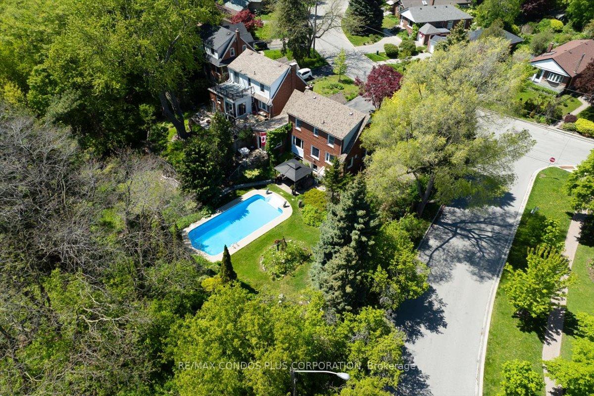 Photo 33 of 11 Ridgemoor Avenue, Scarborough, Birchcliffe-Cliffside — HOMEH