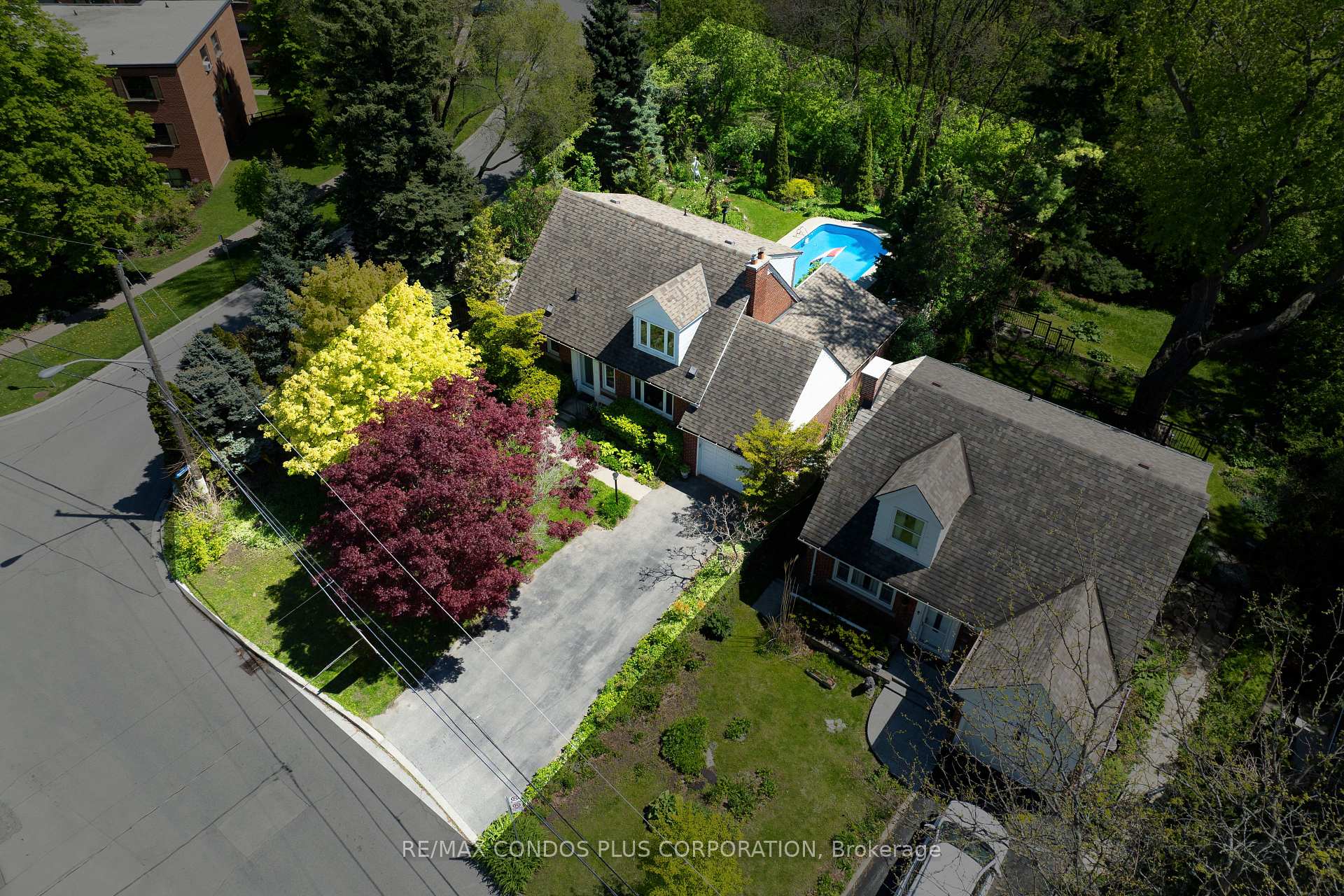Photo 37 of 11 Ridgemoor Avenue, Scarborough, Birchcliffe-Cliffside — HOMEH