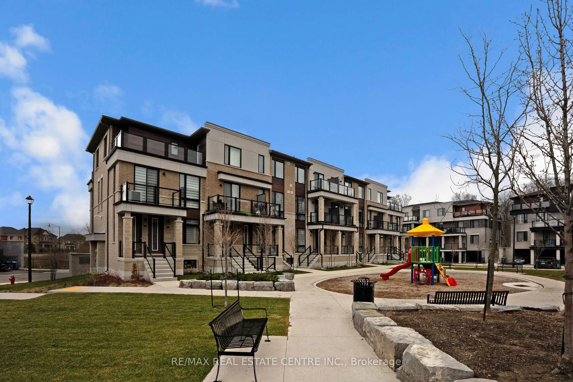 Photo 2 of Unit 43, 45 Knotsberry Circle, Brampton, Bram West — HOMEH