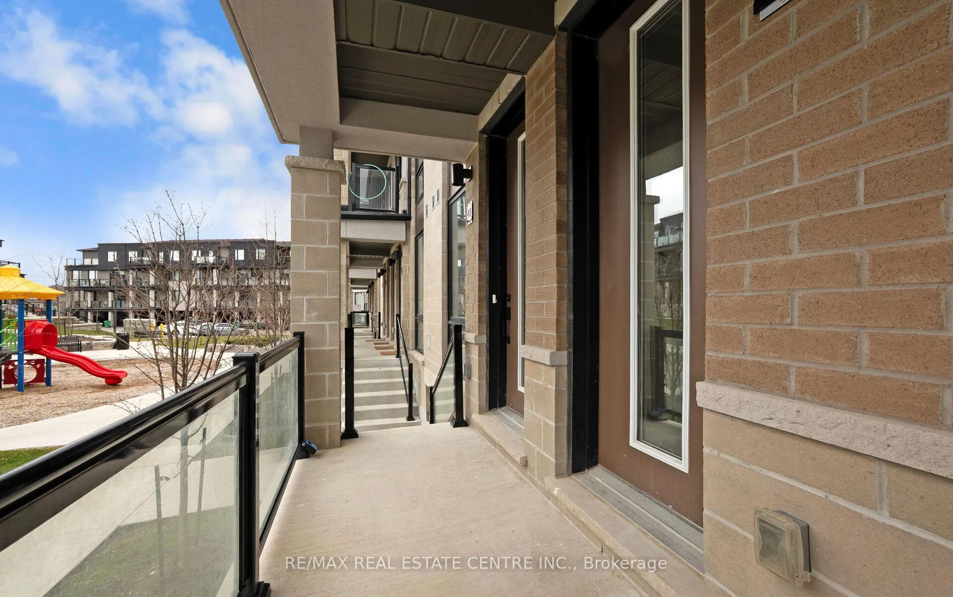 Photo 5 of Unit 43, 45 Knotsberry Circle, Brampton, Bram West — HOMEH