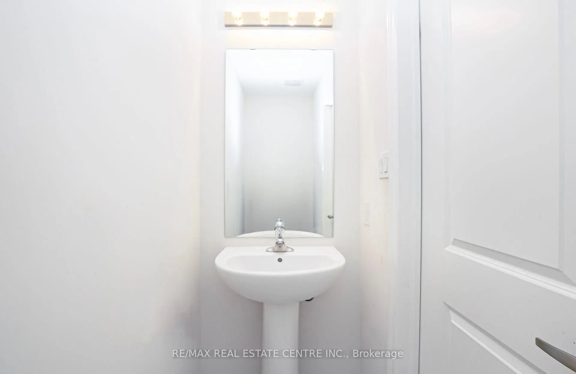 Photo 9 of Unit 43, 45 Knotsberry Circle, Brampton, Bram West — HOMEH