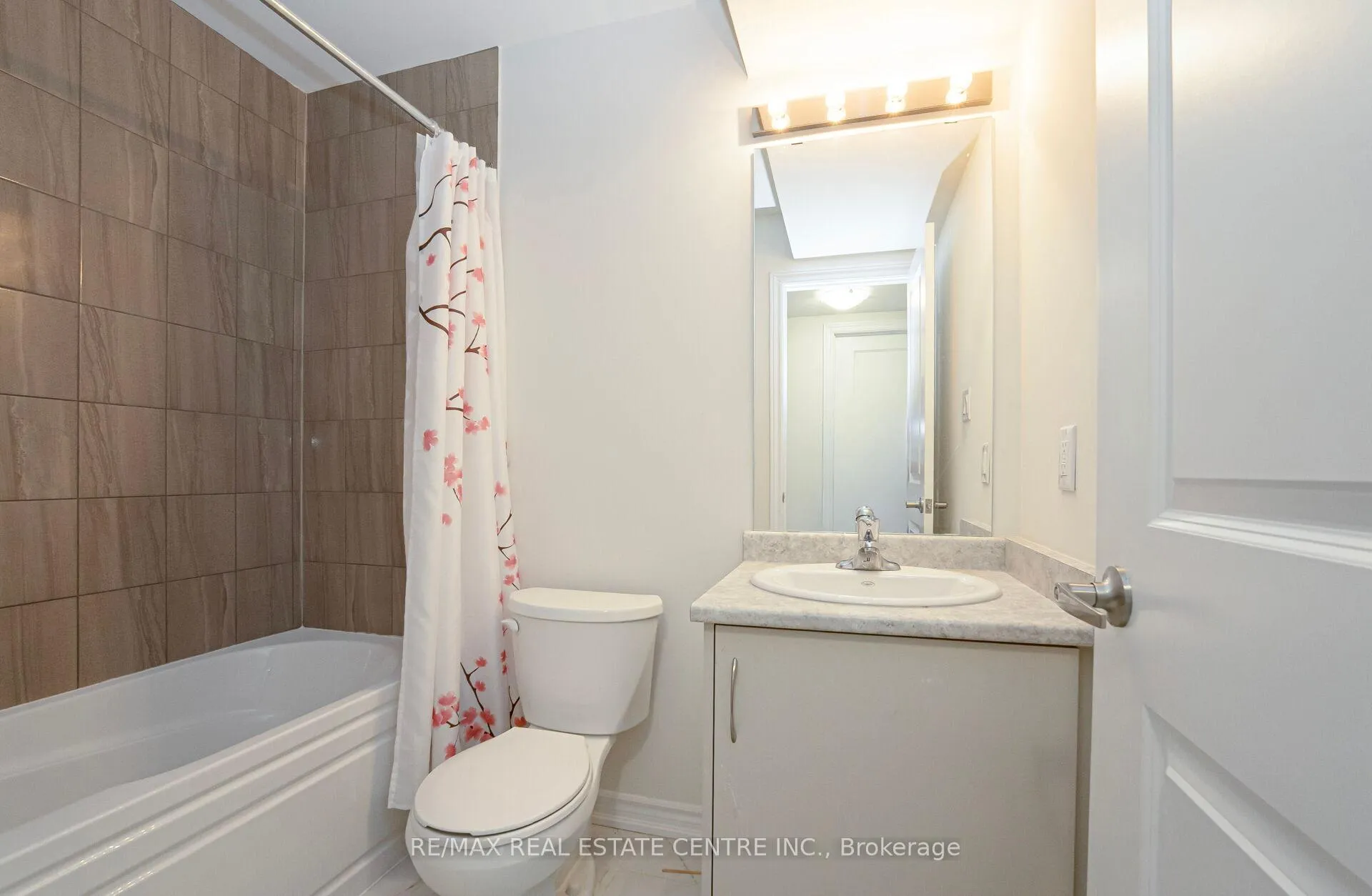 Photo 31 of Unit 43, 45 Knotsberry Circle, Brampton, Bram West — HOMEH