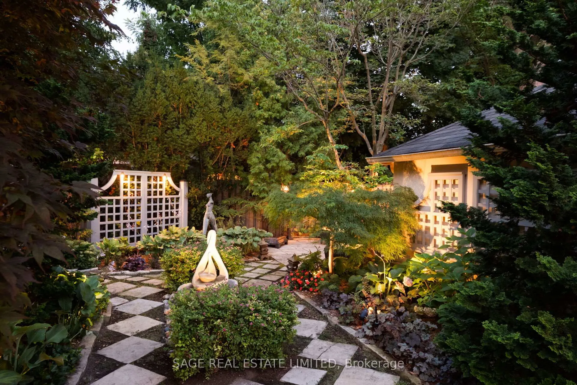 Photo 22 of 35 Grenview Boulevard N, Etobicoke, Kingsway South — HOMEH