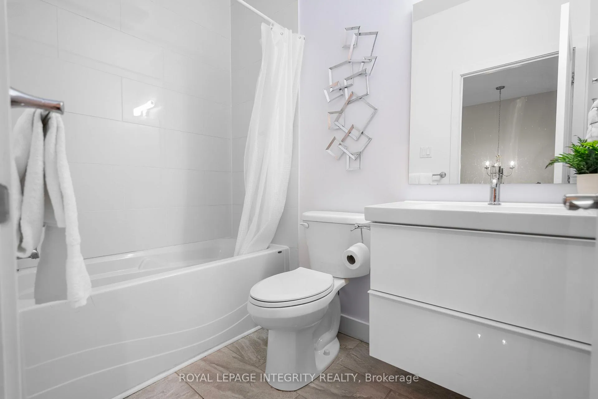 Photo 14 of Unit A & B, 247 Granville Street, Ottawa, Vanier — HOMEH