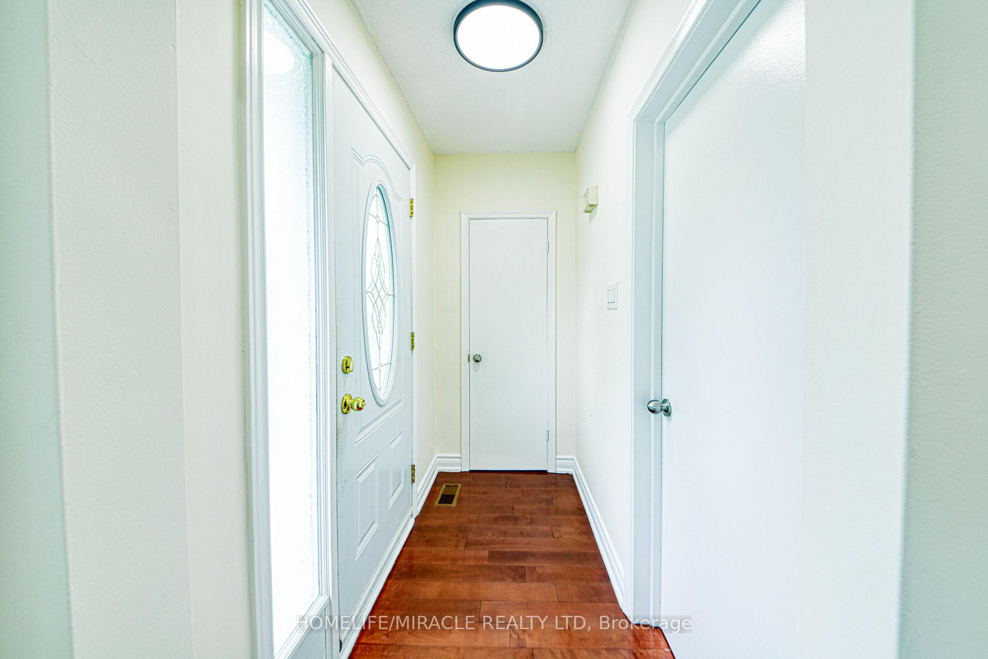 Photo 5 of 74 Mountland Drive, Scarborough, Woburn — HOMEH