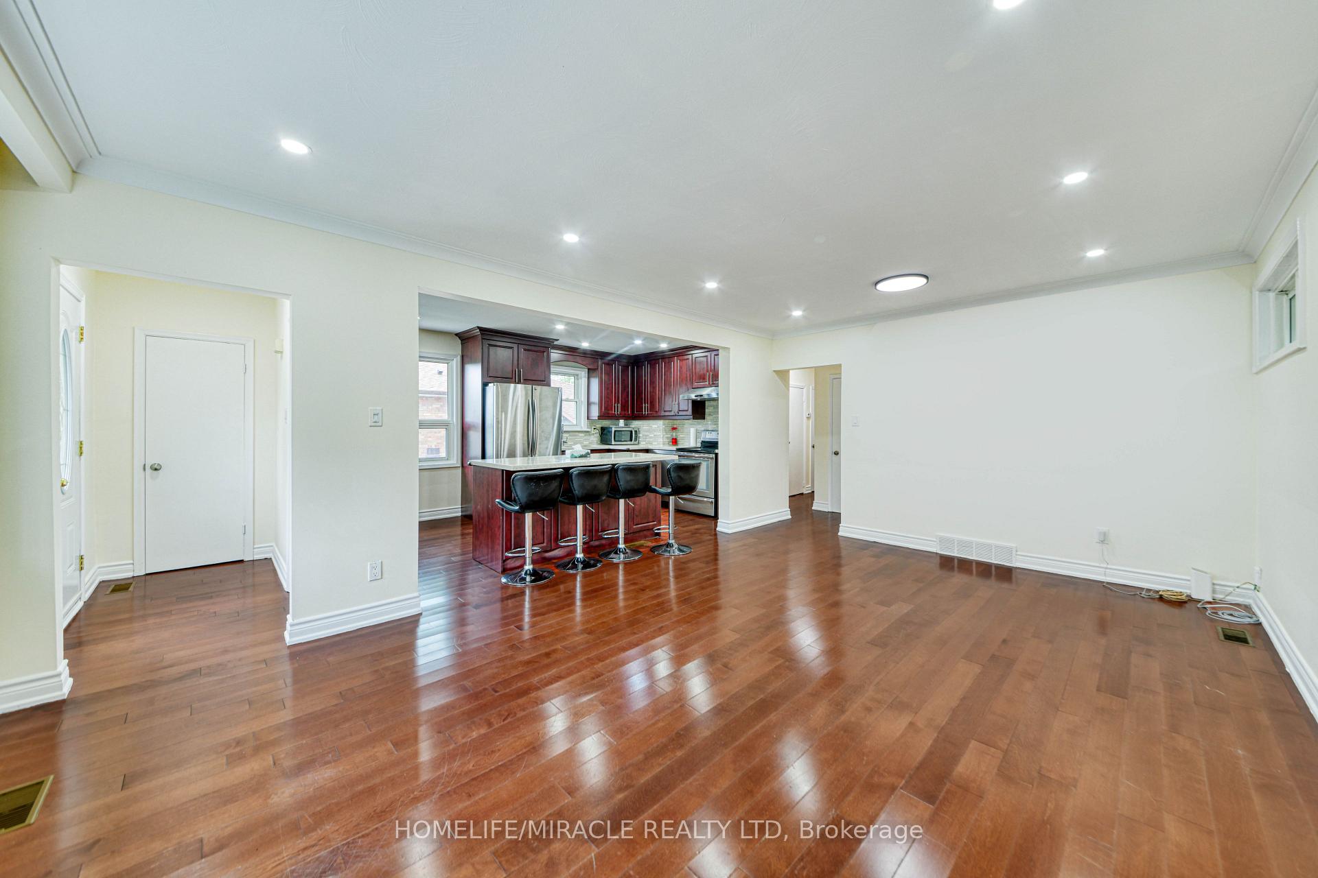 Photo 7 of 74 Mountland Drive, Scarborough, Woburn — HOMEH