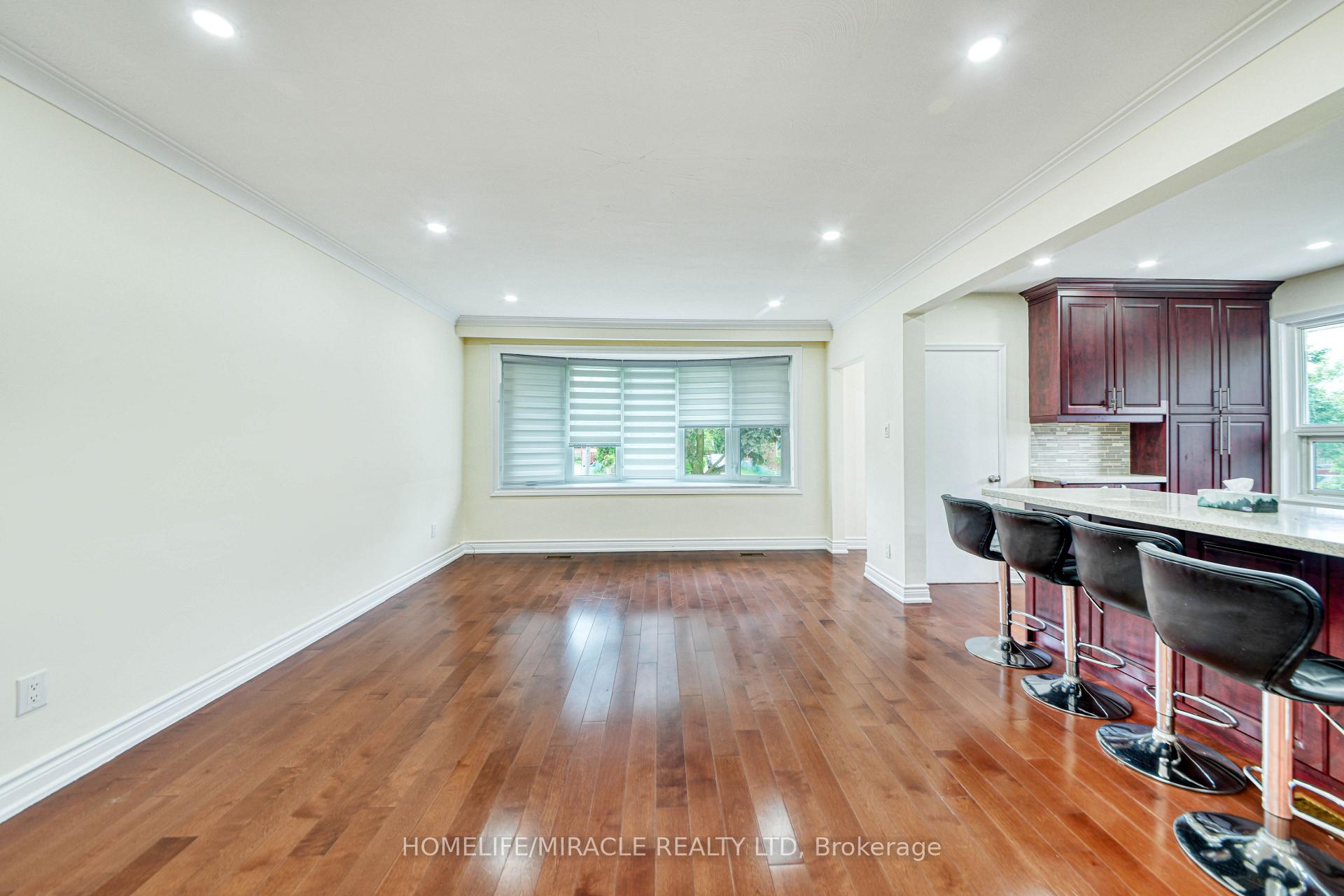 Photo 8 of 74 Mountland Drive, Scarborough, Woburn — HOMEH