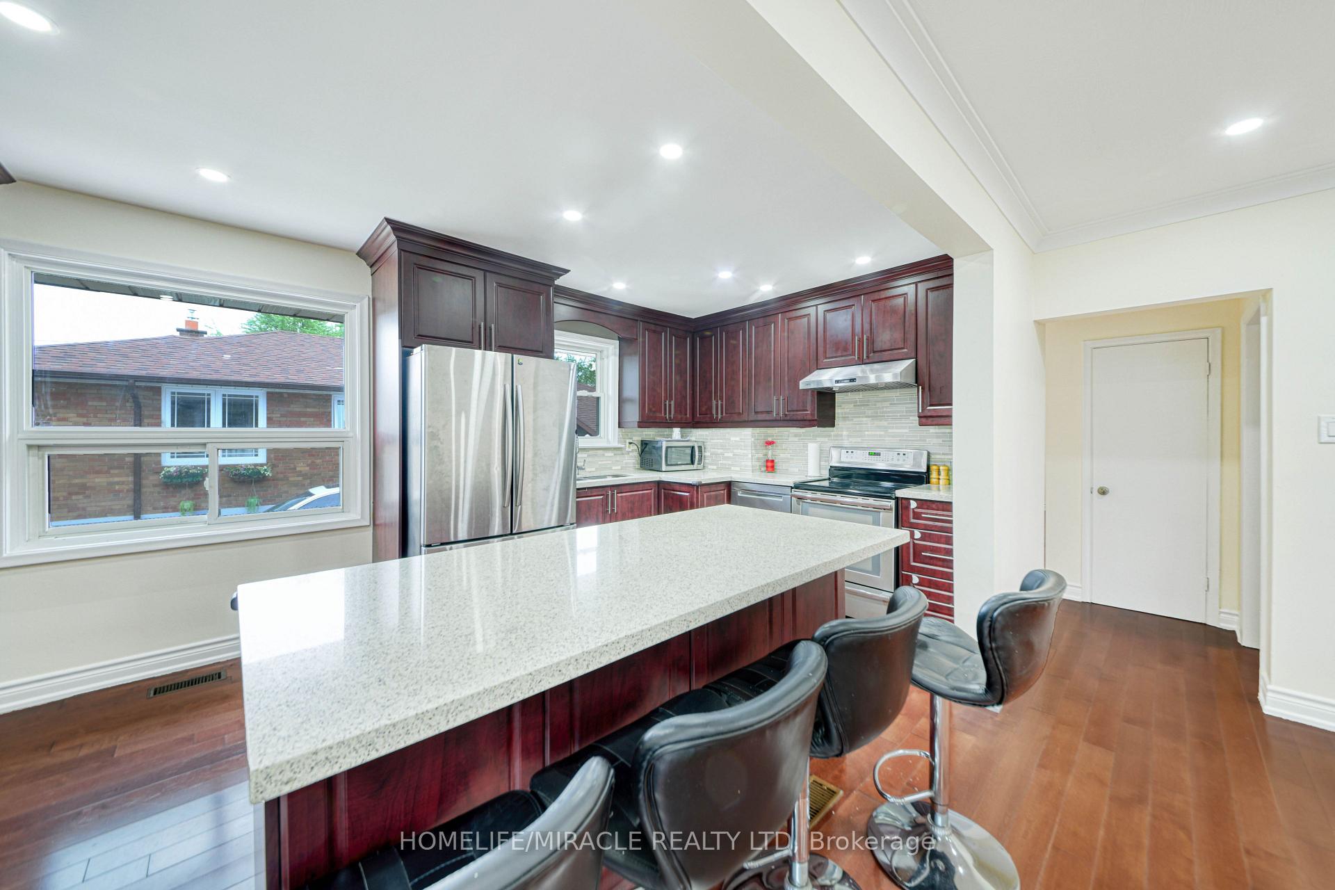 Photo 10 of 74 Mountland Drive, Scarborough, Woburn — HOMEH