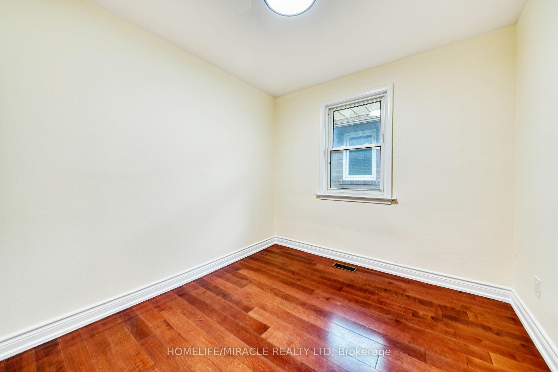 Photo 12 of 74 Mountland Drive, Scarborough, Woburn — HOMEH