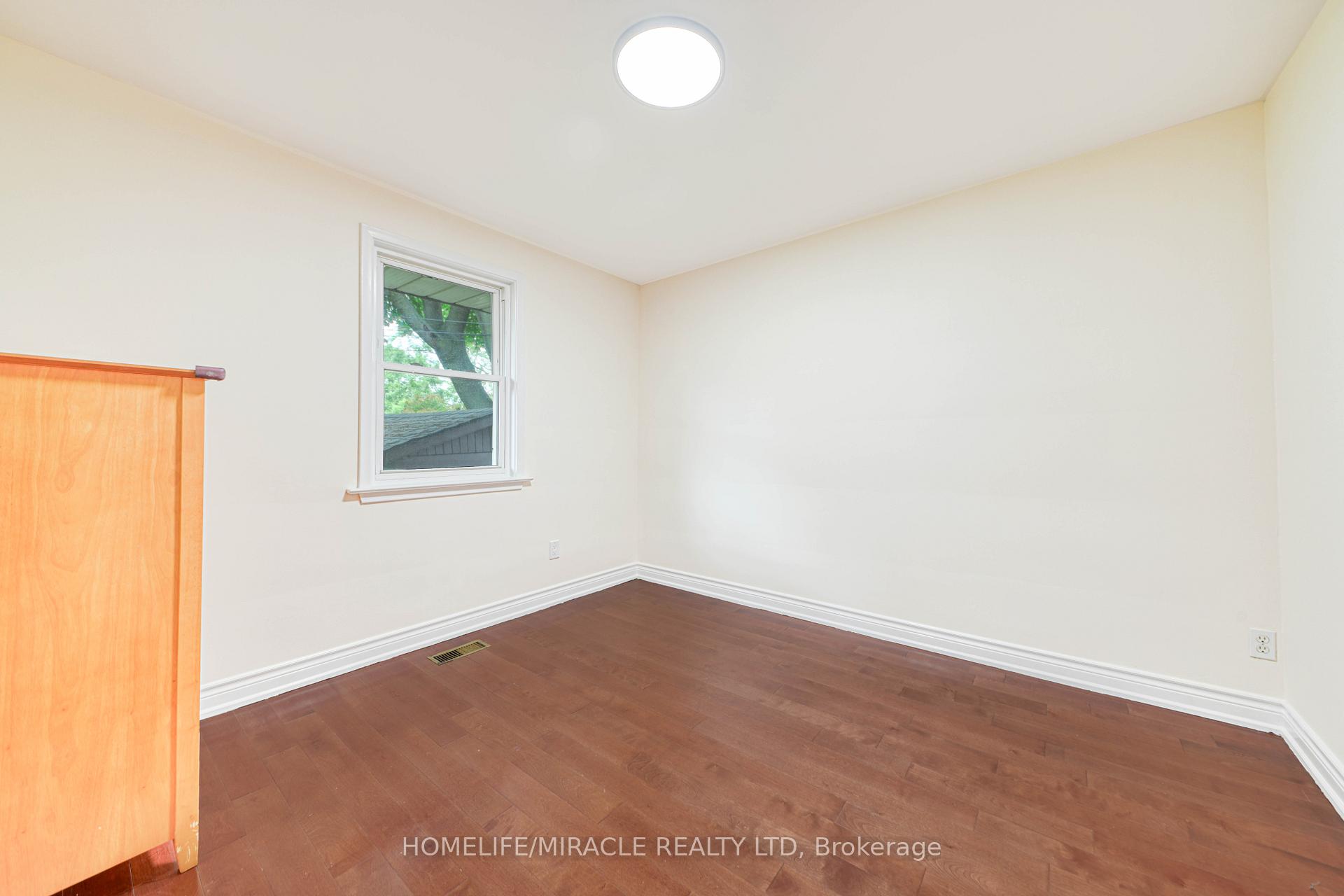 Photo 13 of 74 Mountland Drive, Scarborough, Woburn — HOMEH