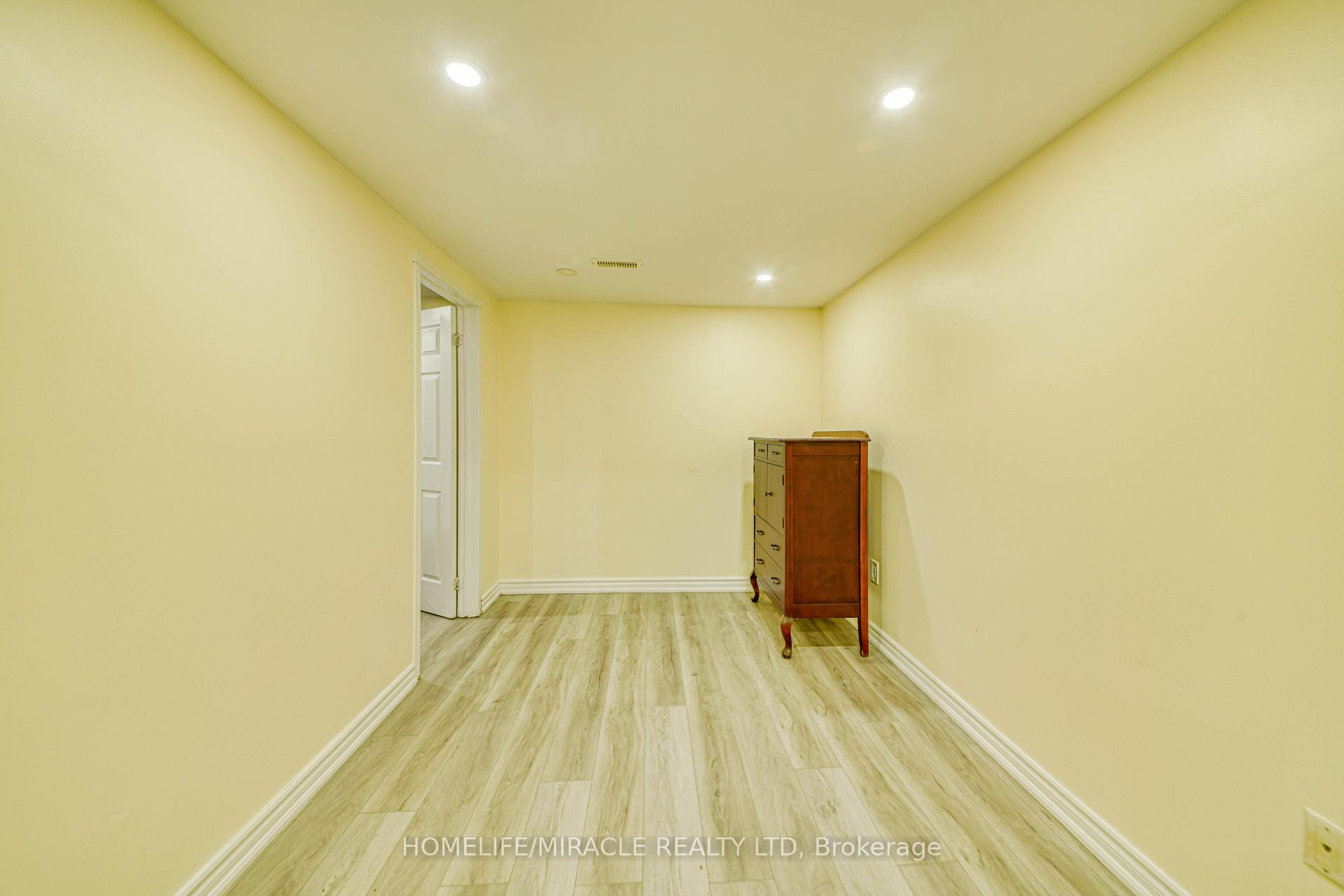 Photo 17 of 74 Mountland Drive, Scarborough, Woburn — HOMEH