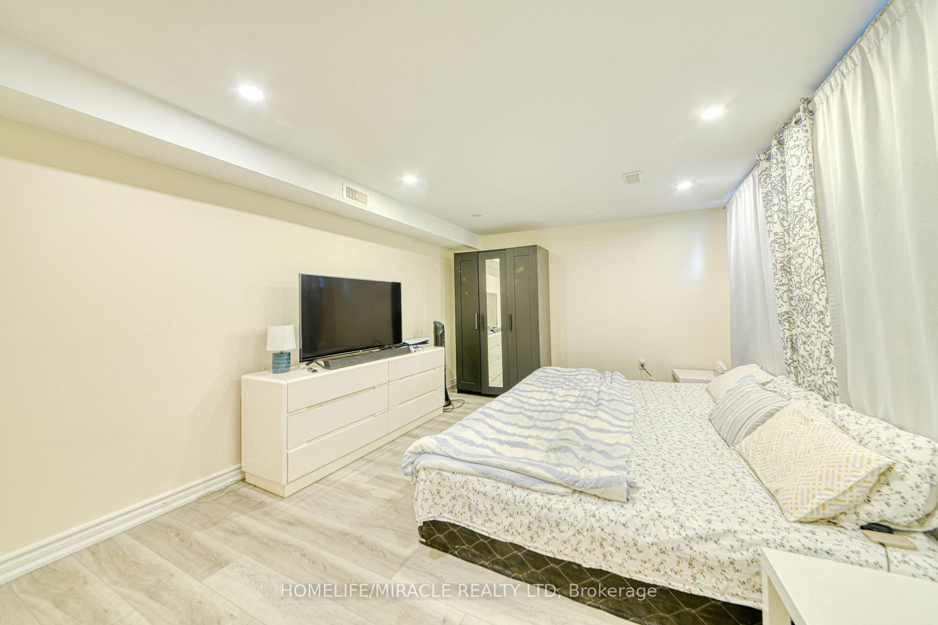 Photo 19 of 74 Mountland Drive, Scarborough, Woburn — HOMEH