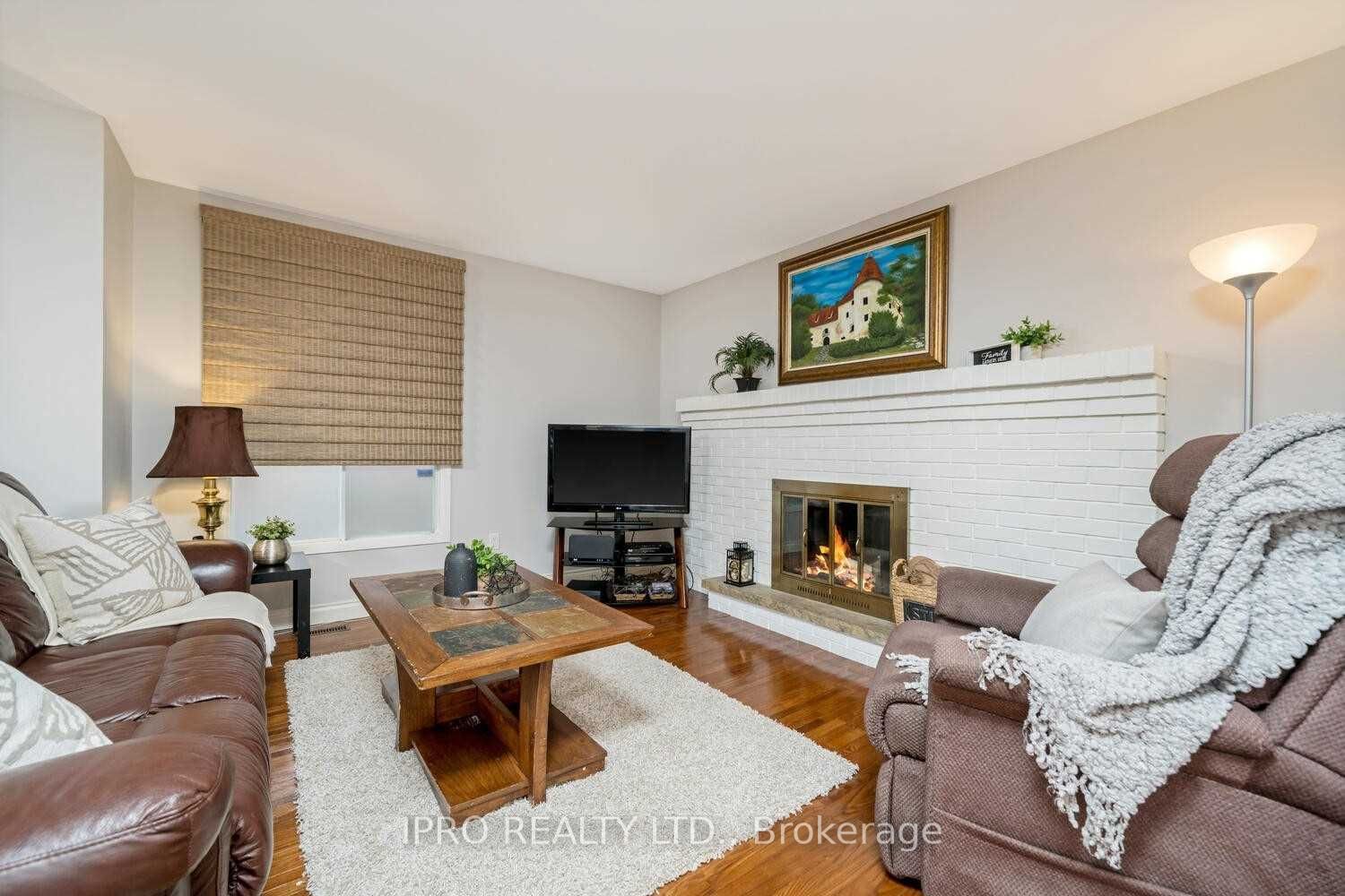 Photo 4 of 551 Roseheath Drive, Milton, Bronte Meadows — HOMEH