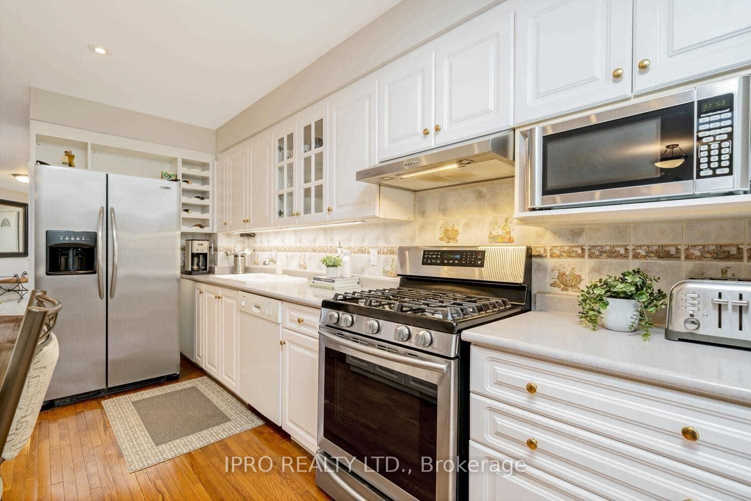 Photo 10 of 551 Roseheath Drive, Milton, Bronte Meadows — HOMEH
