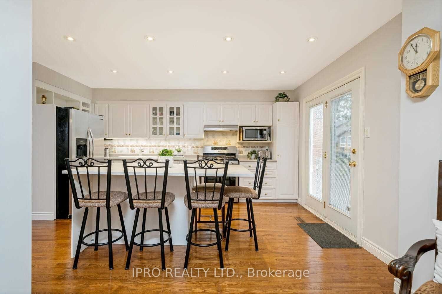 Photo 13 of 551 Roseheath Drive, Milton, Bronte Meadows — HOMEH
