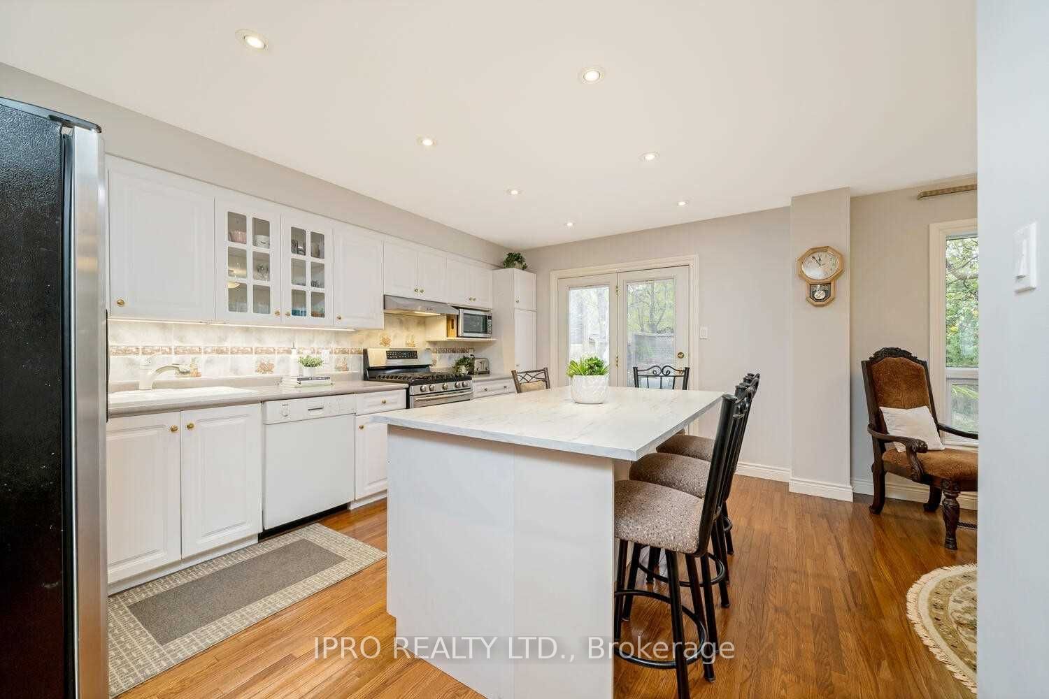 Photo 8 of 551 Roseheath Drive, Milton, Bronte Meadows — HOMEH